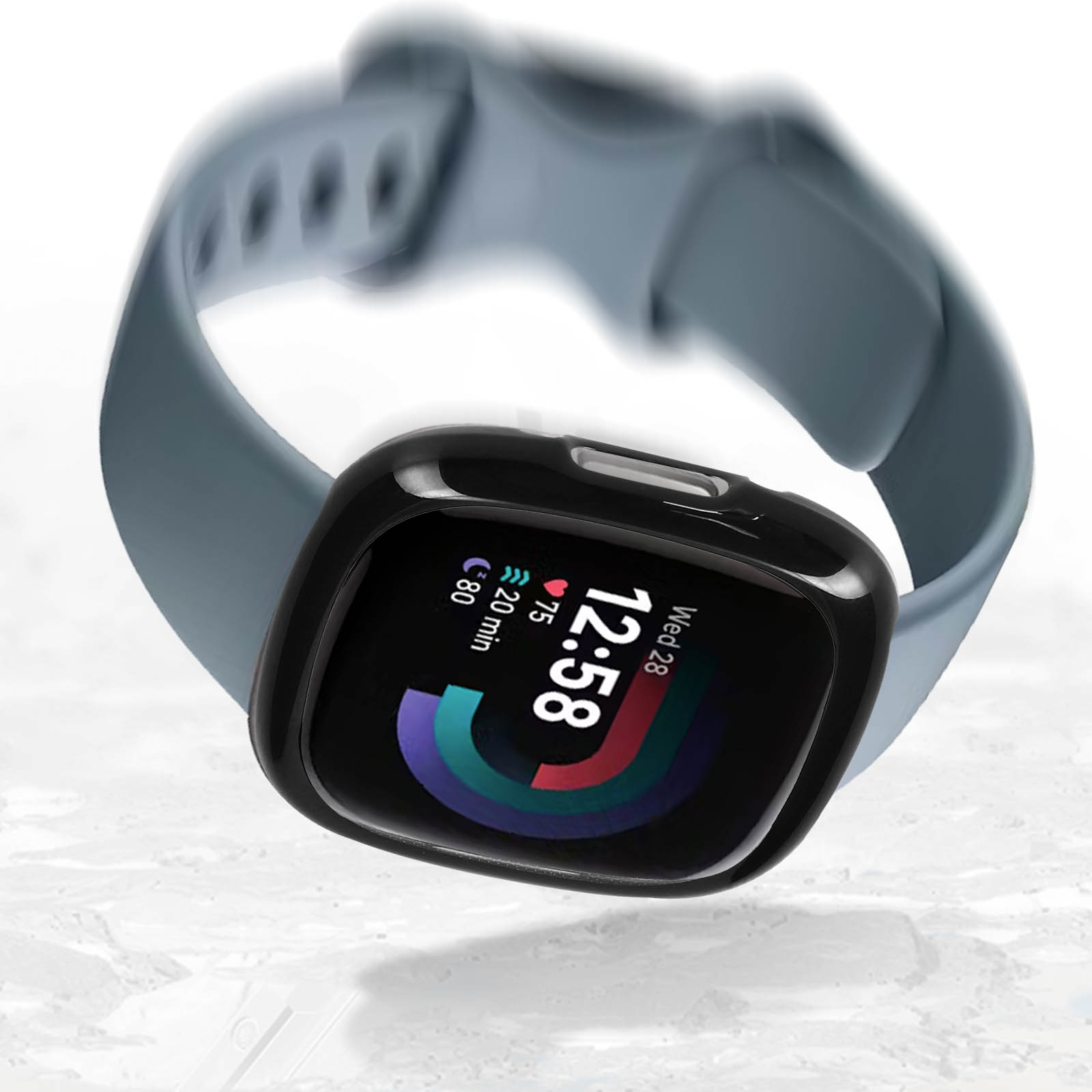 Smartwatch con caja negra y correa azul, mostrando hora y datos de salud.