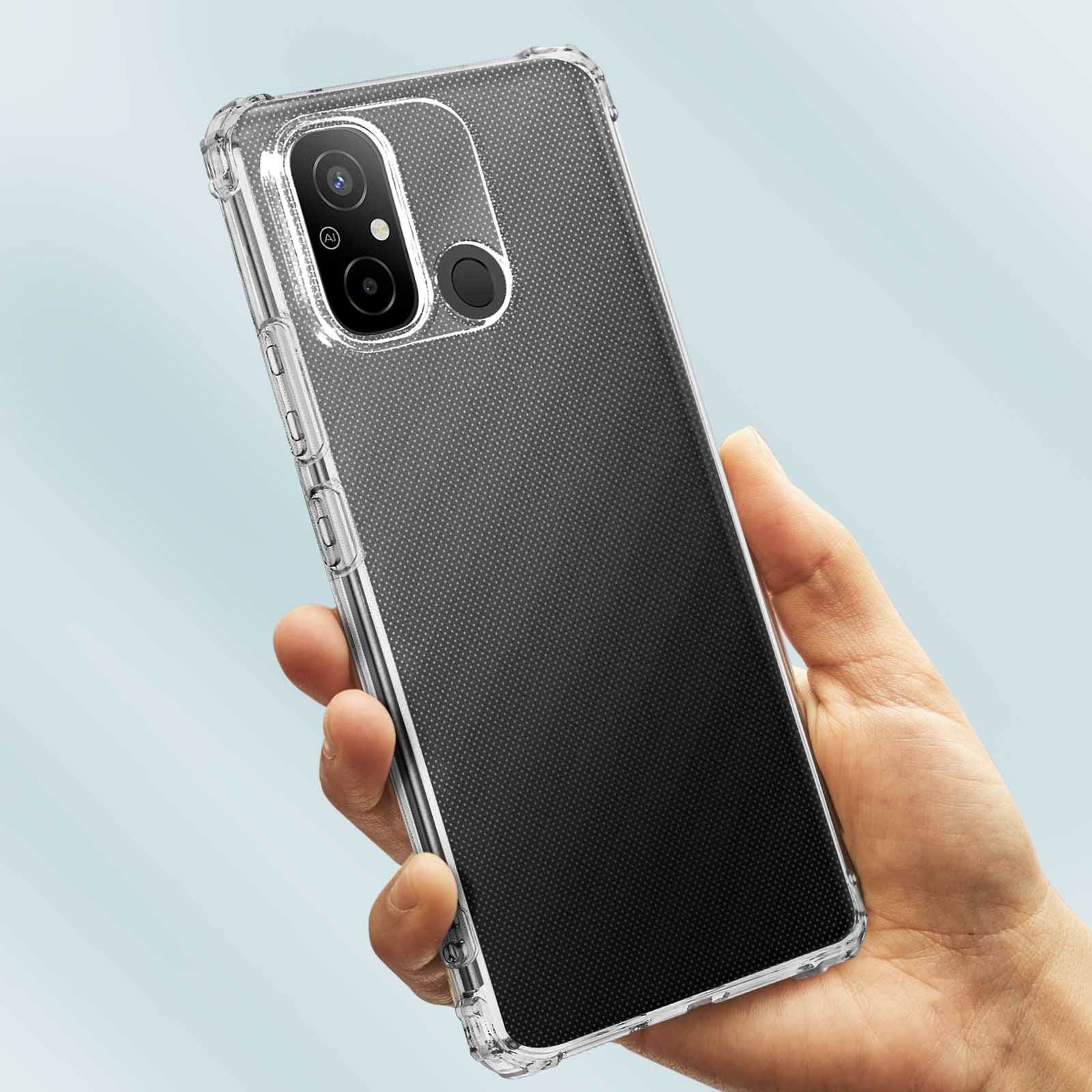 Étui de téléphone transparent tenu par une main, montrant l'arrière du téléphone.