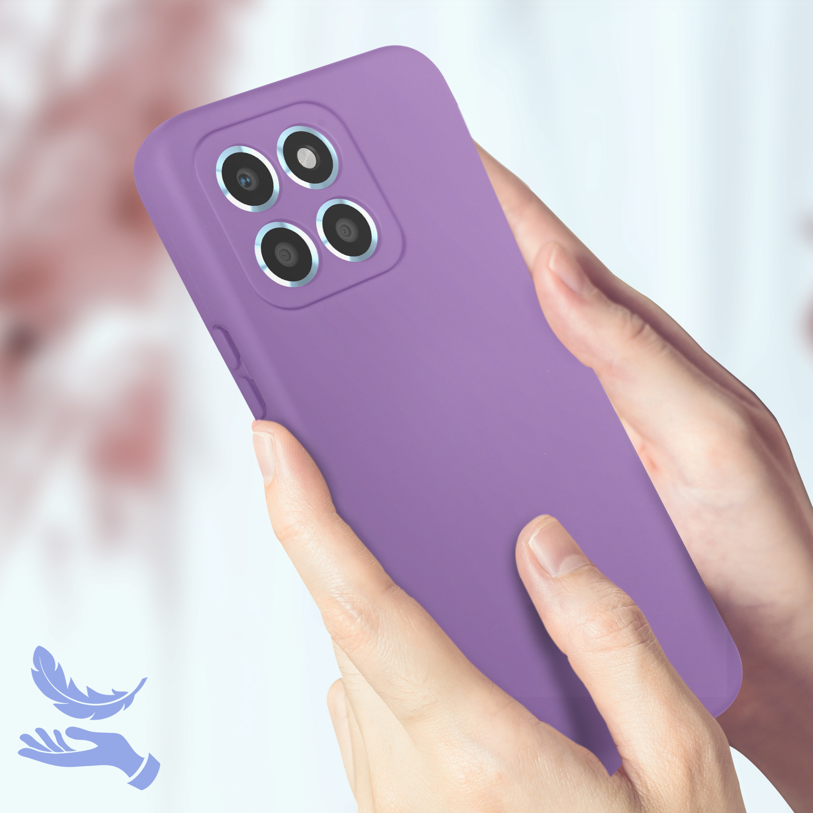 Een hand die een paarse telefoonhoes vasthoudt. De cameralenzen zijn bovenaan zichtbaar.