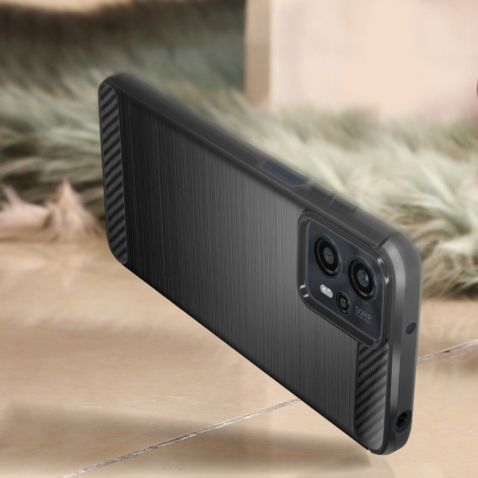 Custodia nera con superficie strutturata e lenti della fotocamera visibili.