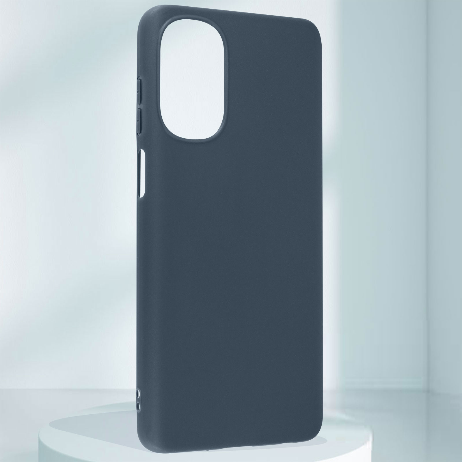 Custodia per telefono blu scuro, design semplice, su sfondo chiaro. La custodia è a fuoco.