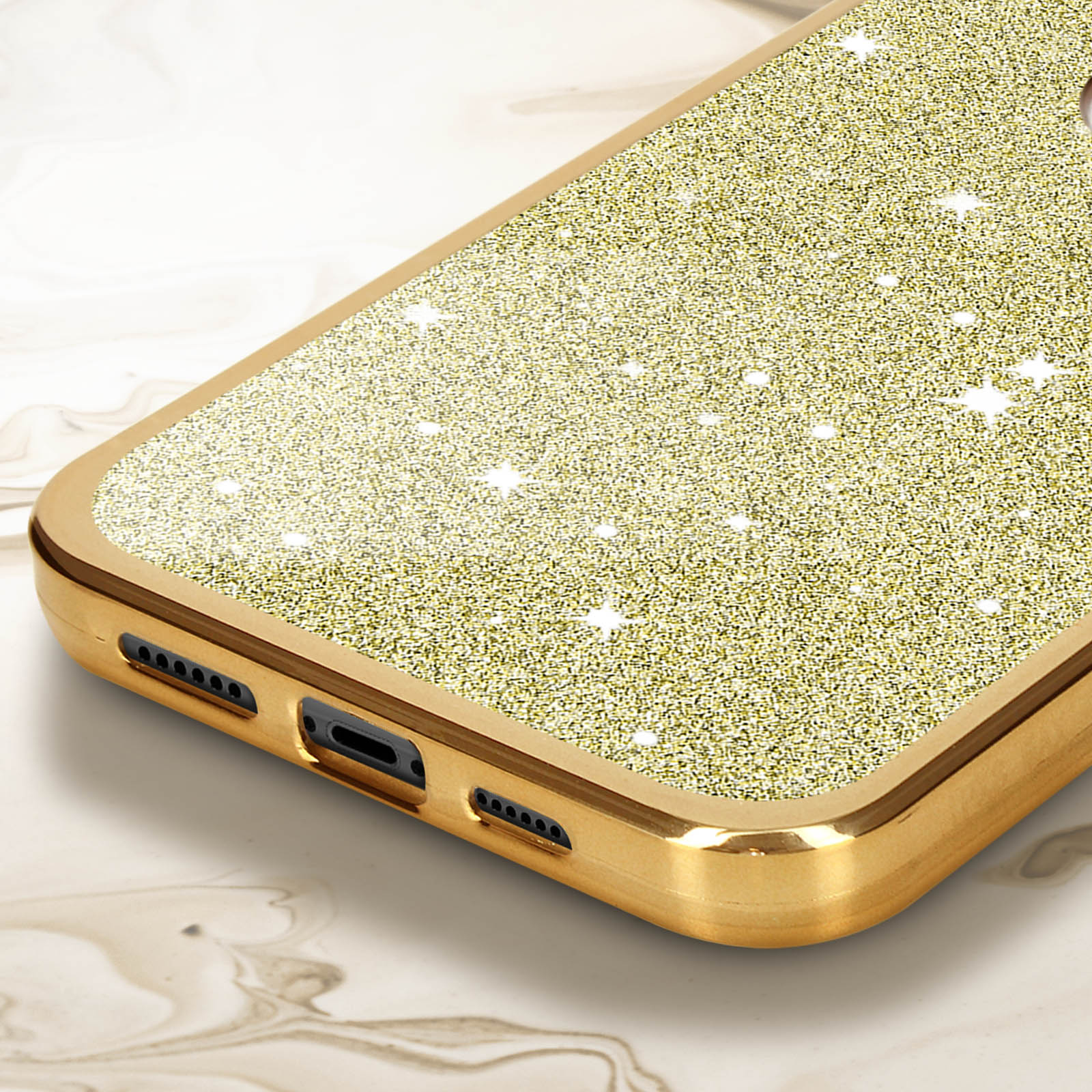 Una custodia dorata con superficie posteriore glitterata, con fori delle porte visibili.