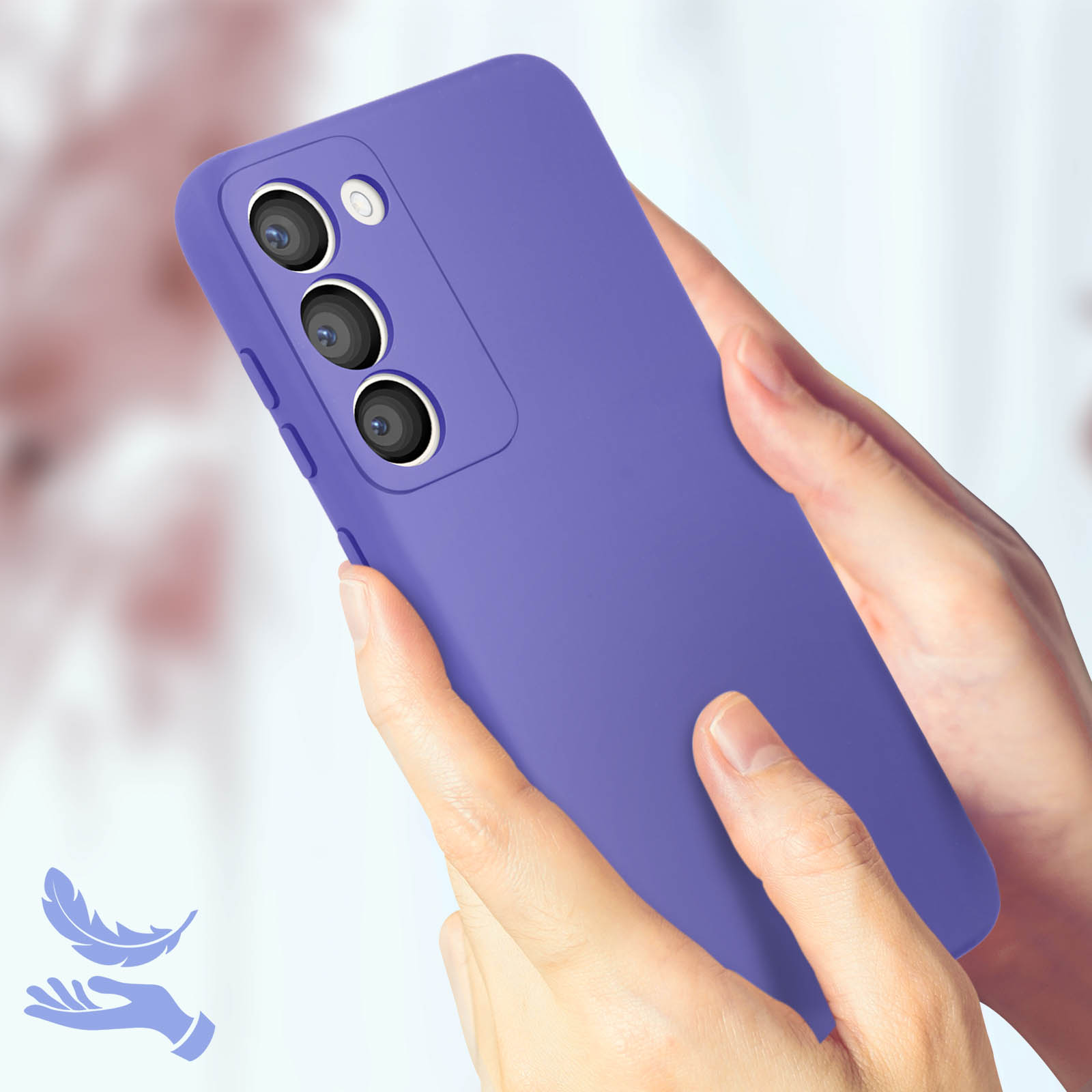 Custodia viola per telefono con telefono all'interno, tenuta con le mani. Icona piuma e mano nell'angolo.
