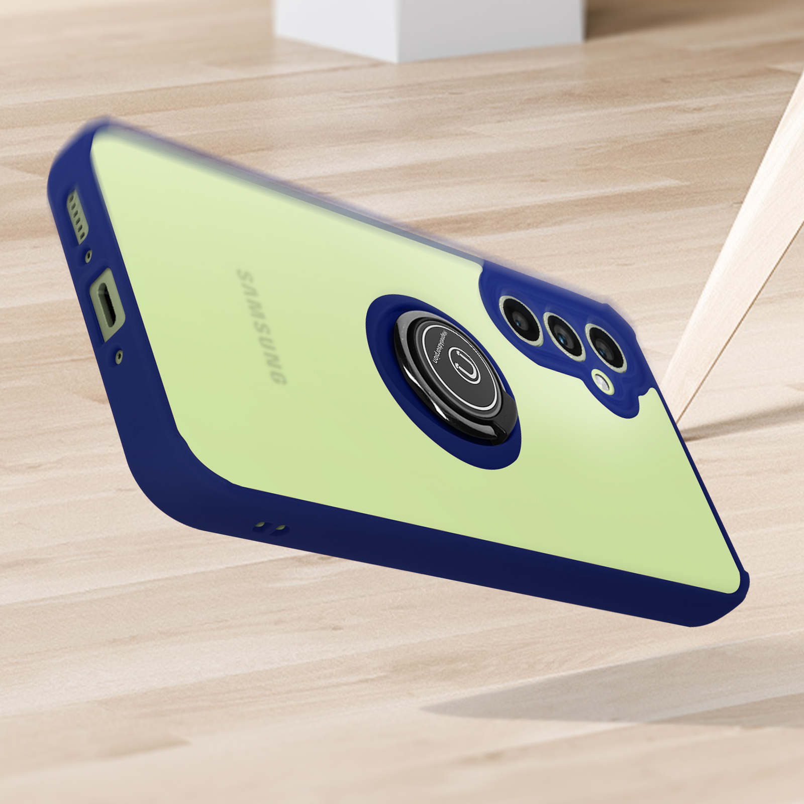 Una custodia per telefono con anello. È su una superficie in legno.