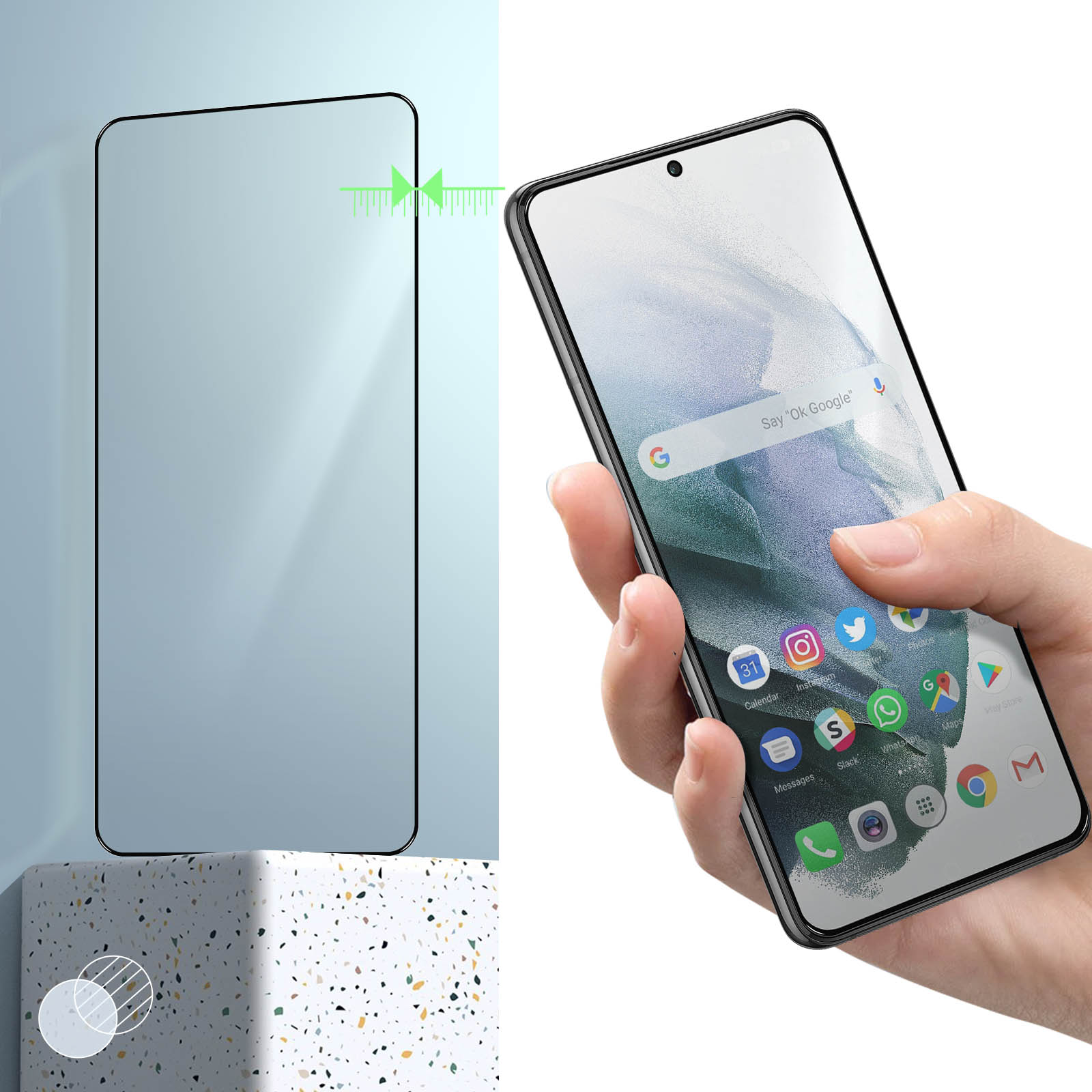 Uno smartphone tenuto in mano, che mostra le app. Una protezione per lo schermo poggia su una superficie bianca e grigia.