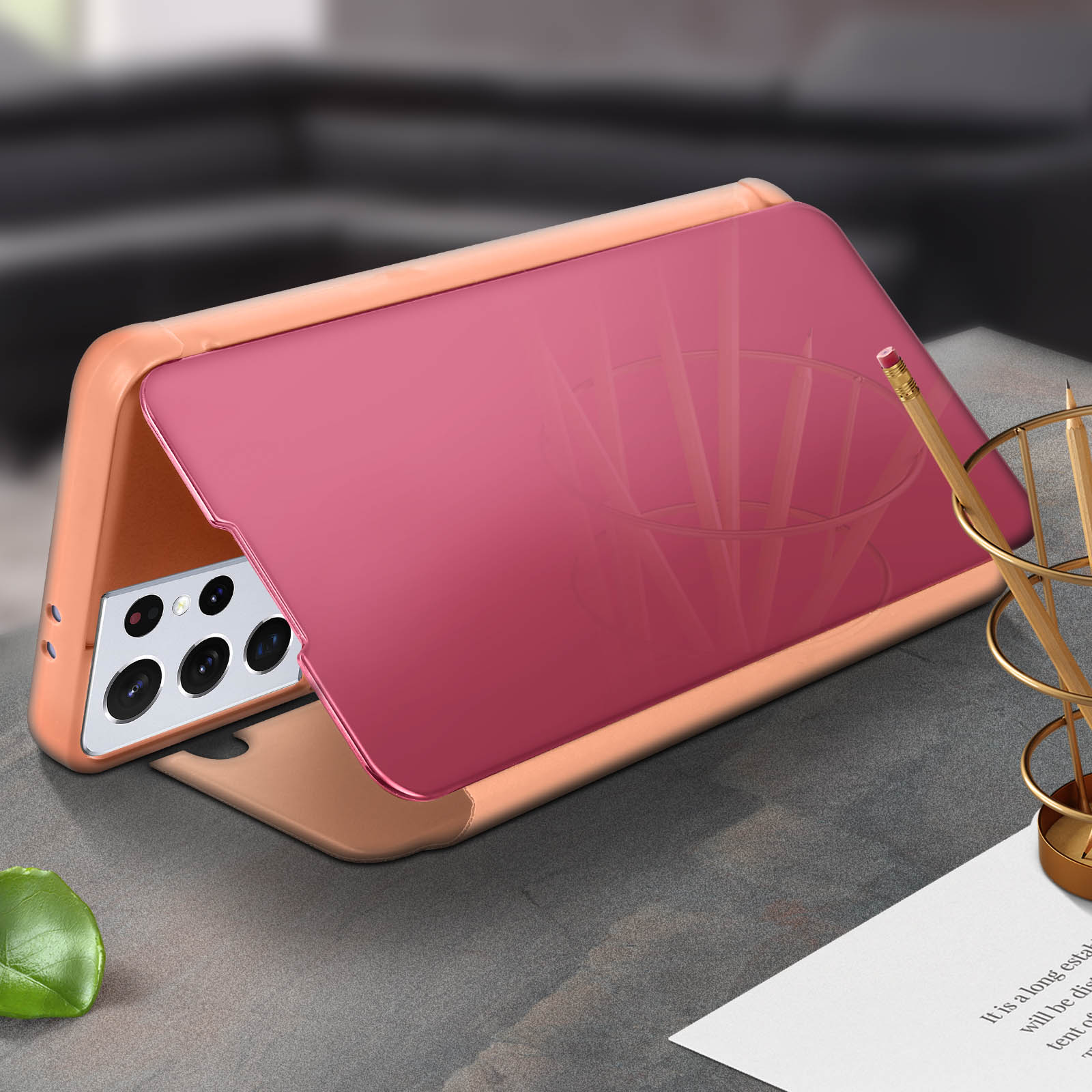 Geöffnete Handyhülle, zeigt die Kameras des Telefons. Hülle ist rosa, mit Spiegelfinish.
