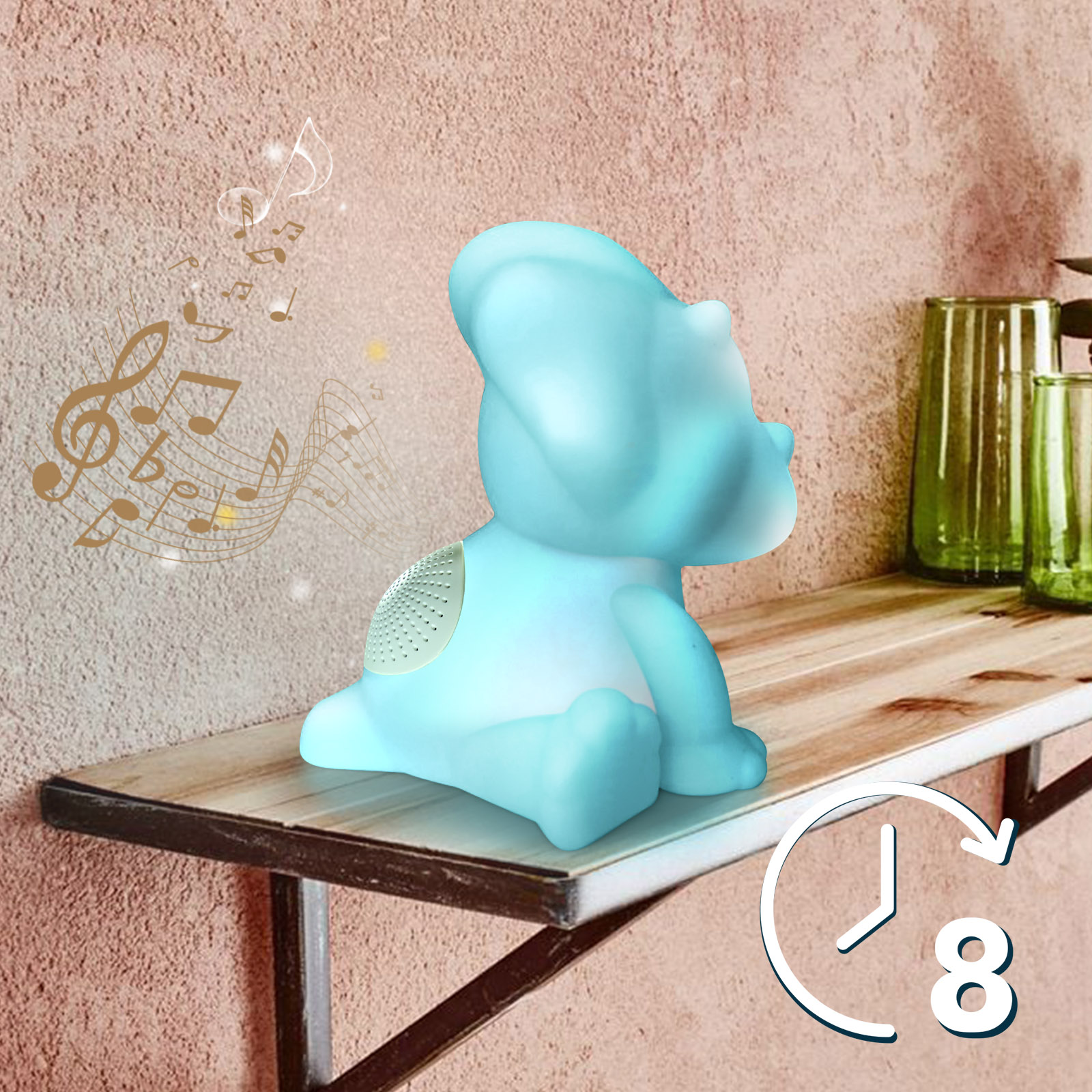 Niebieska lampka nocna w kształcie słonia na drewnianej półce. Pływające nuty. Timer z 8.