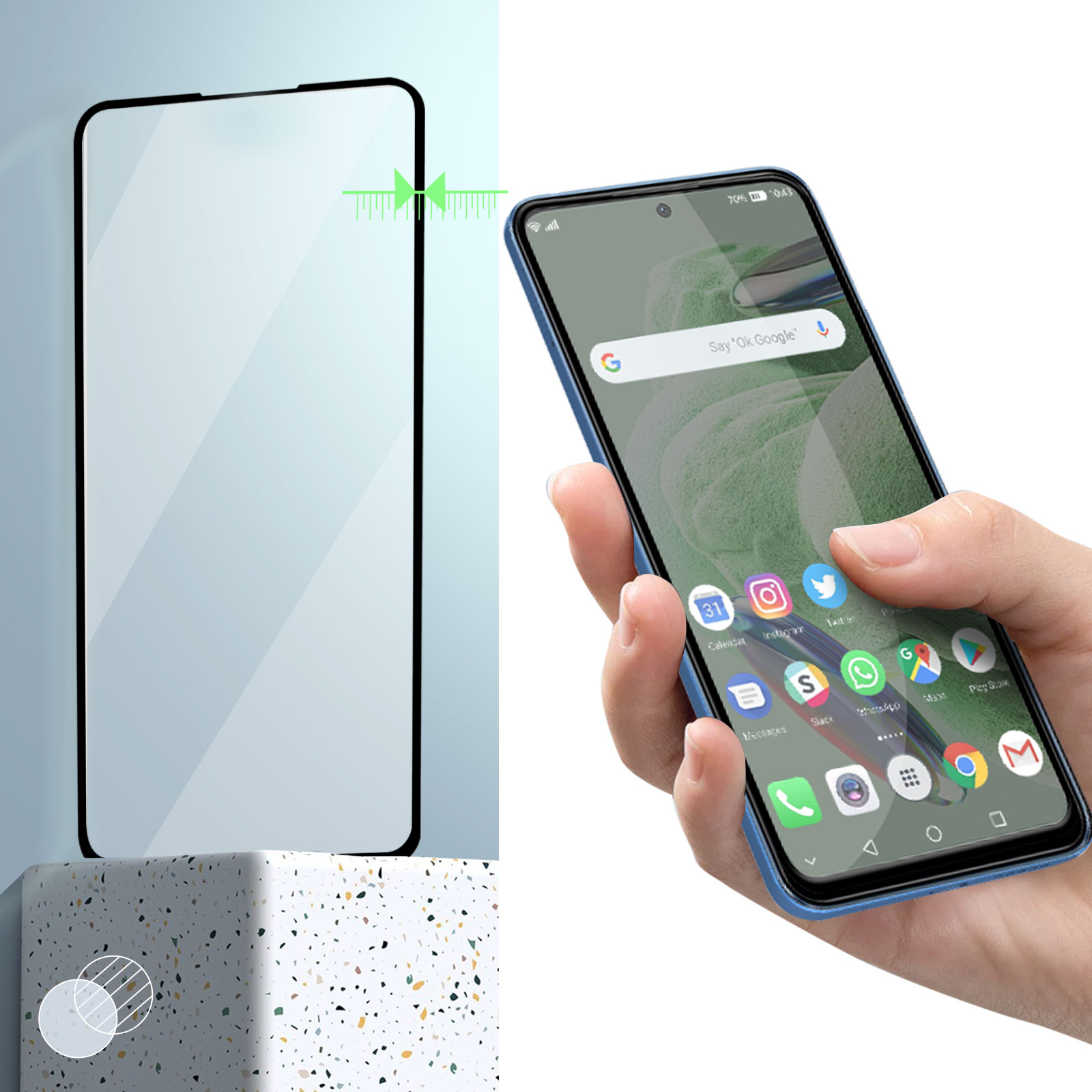Smartphone avec protecteur d'écran tenu à la main. Le téléphone affiche des icônes d'applications et un fond vert.