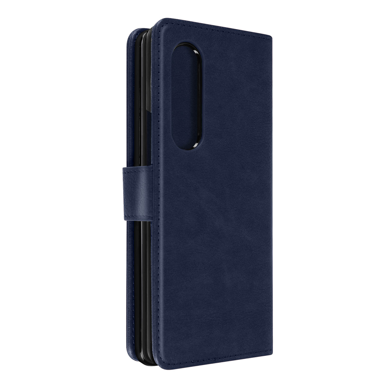 Geschlossene blaue Leder-Handyhülle mit Magnetverschluss. Der Hintergrund ist weiß.
