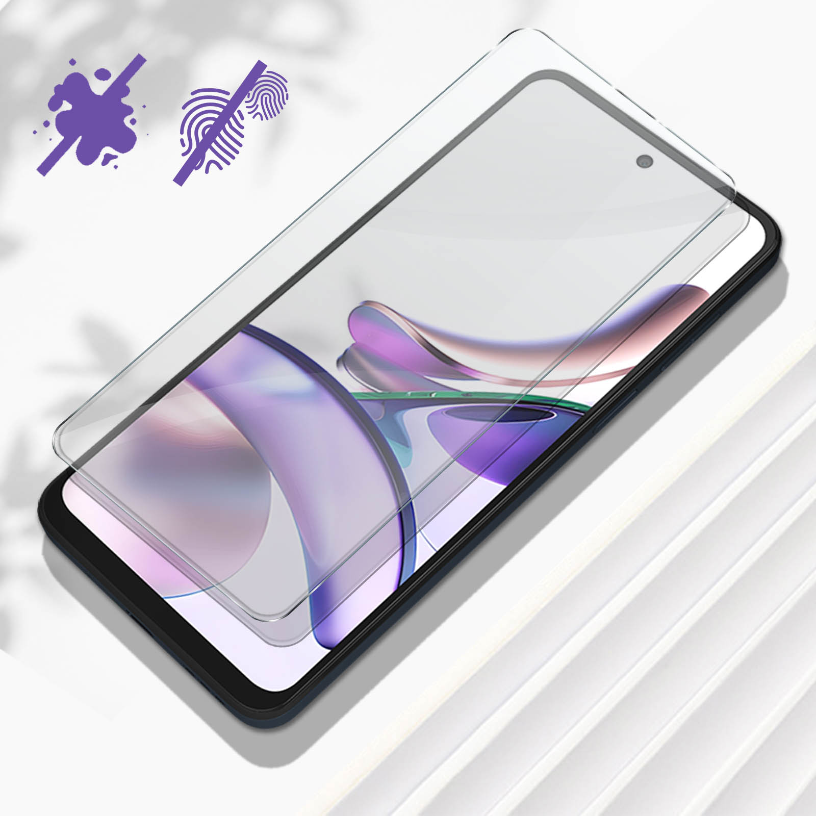 Telefono con protezione schermo in fase di applicazione. Mostra simboli anti-impronta e spruzzi.