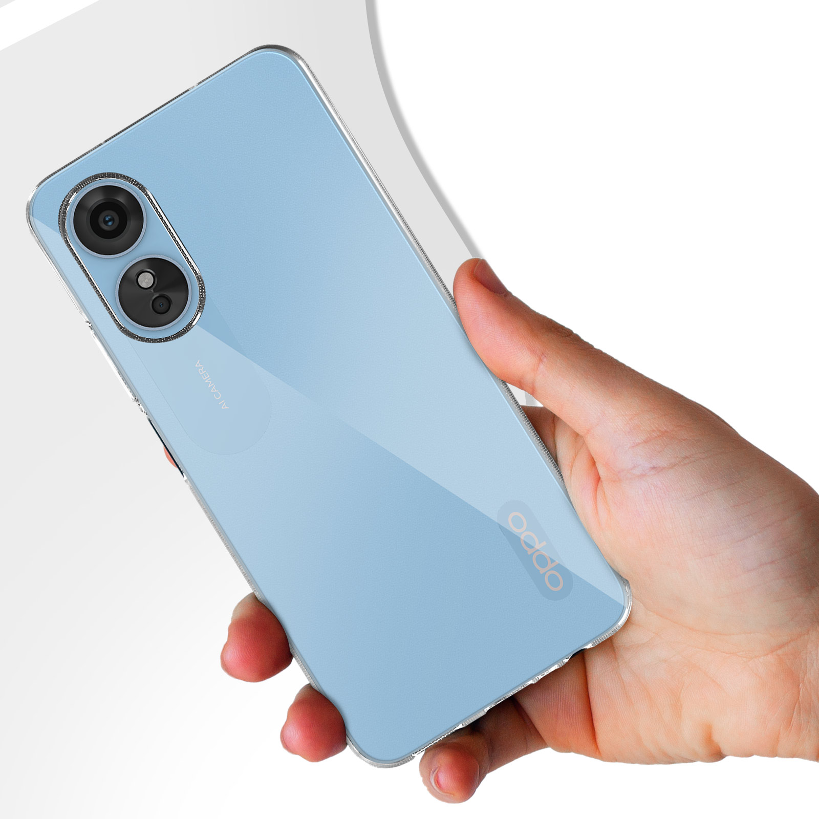 Mano che tiene un telefono azzurro in una custodia trasparente. Il telefono ha due fotocamere e il logo OPPO.