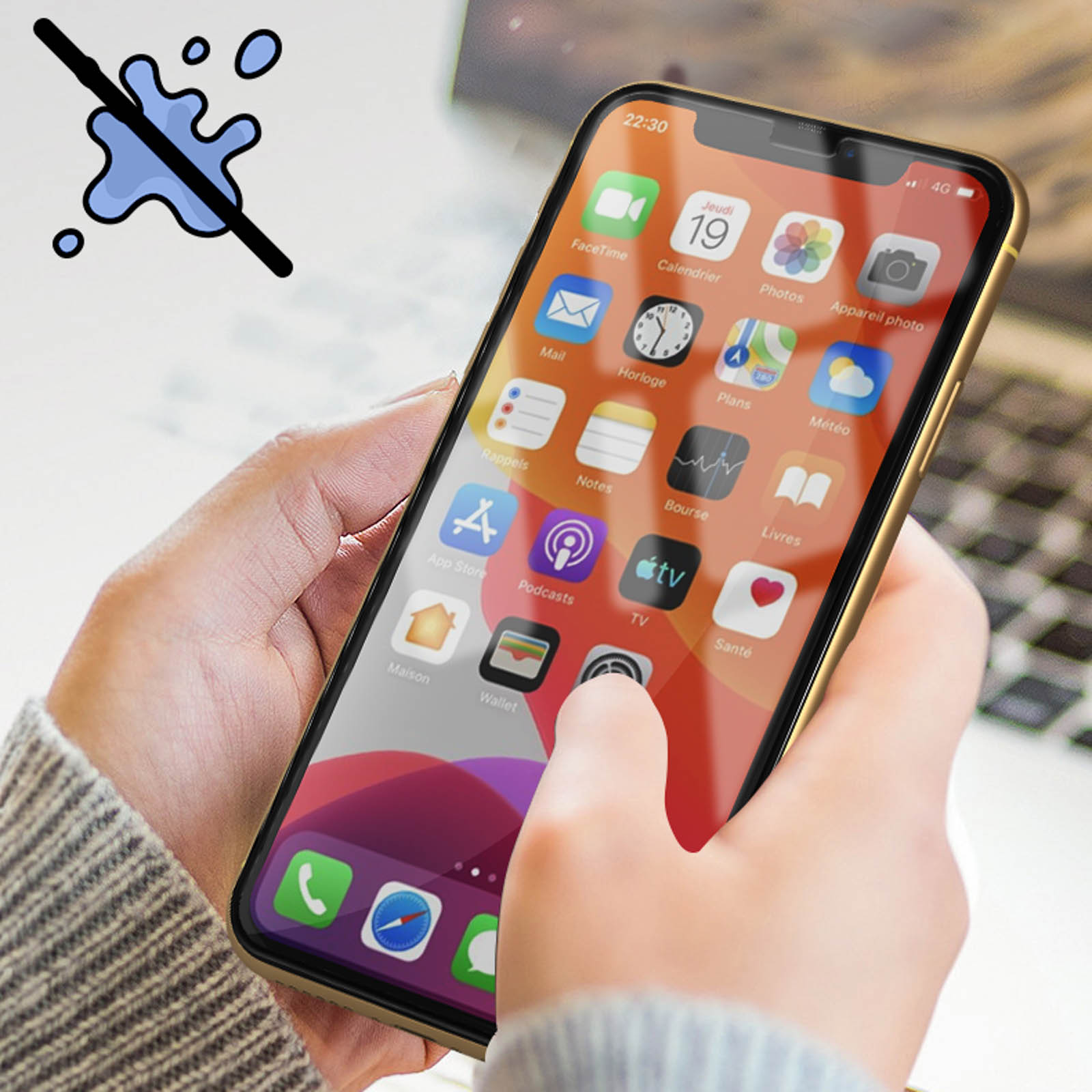 Una mano che tiene un telefono con uno schermo dell'app. Una goccia d'acqua con una croce.