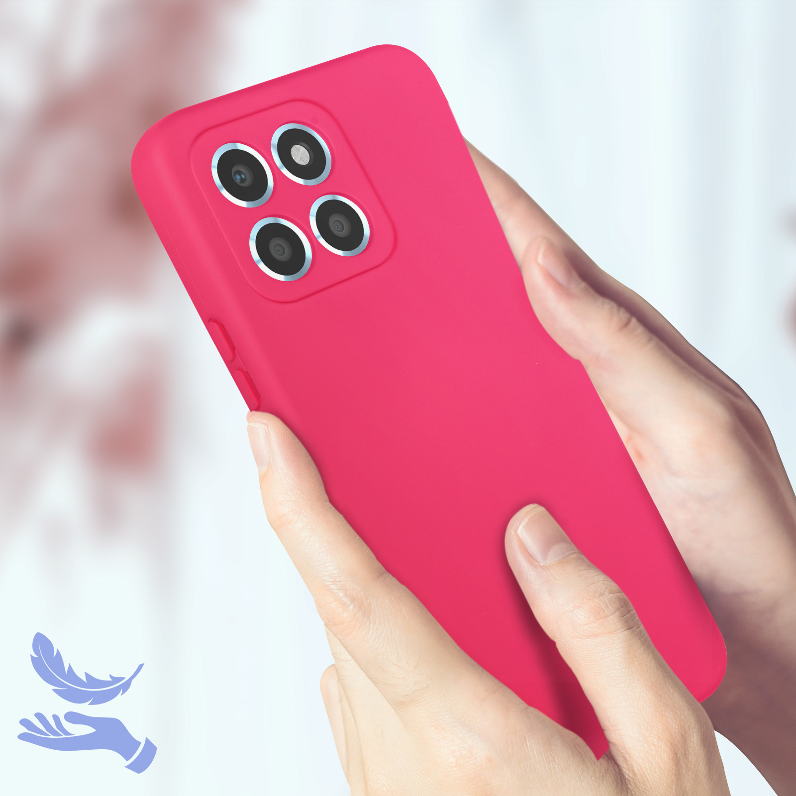 Handen die een roze telefoon vasthouden. Telefoon heeft meerdere cameralenzen.