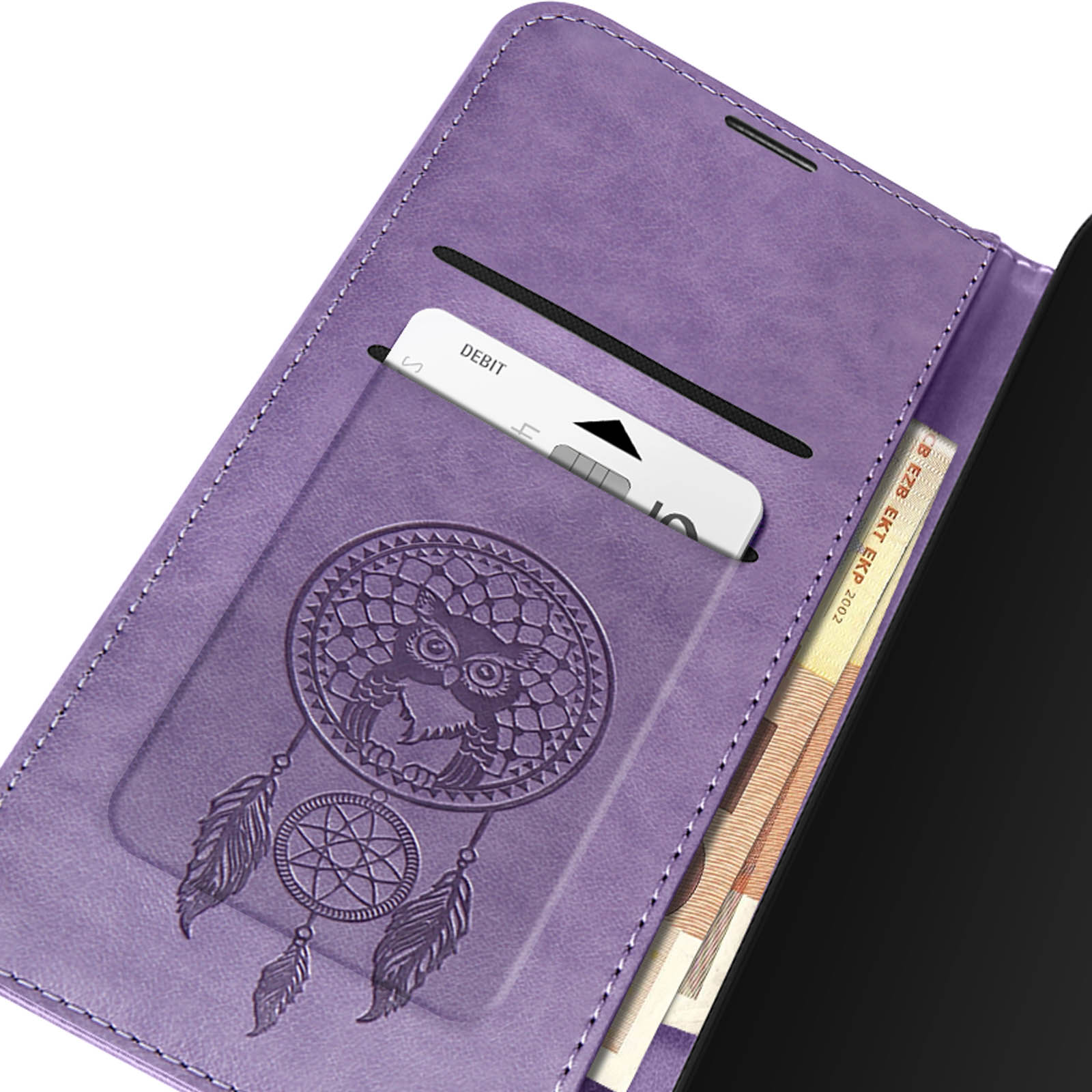 Una custodia viola con un design acchiappasogni, che contiene una carta di debito e contanti.