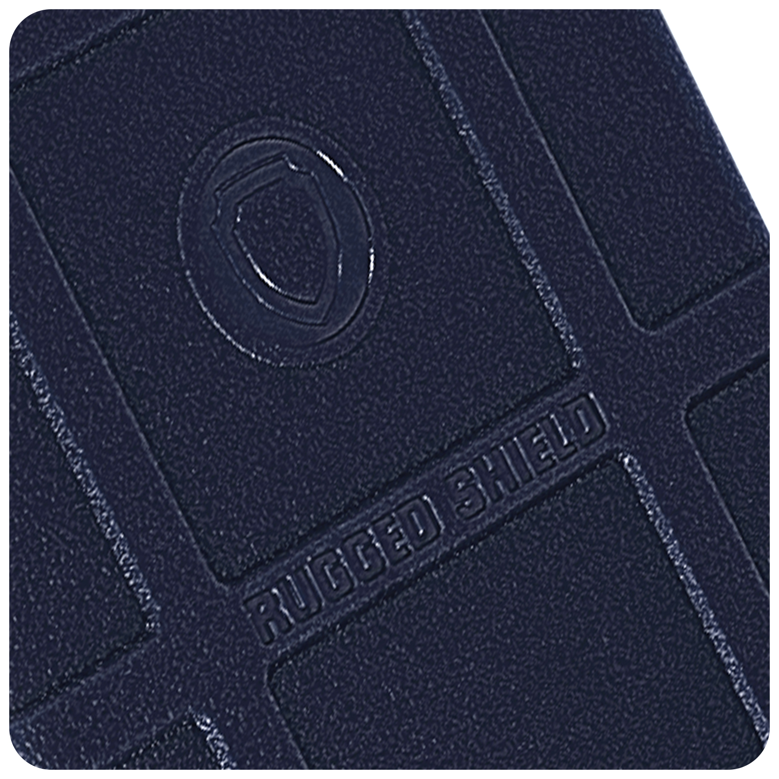 Primo piano di una custodia blu navy strutturata con la scritta 'RUGGED SHIELD'.