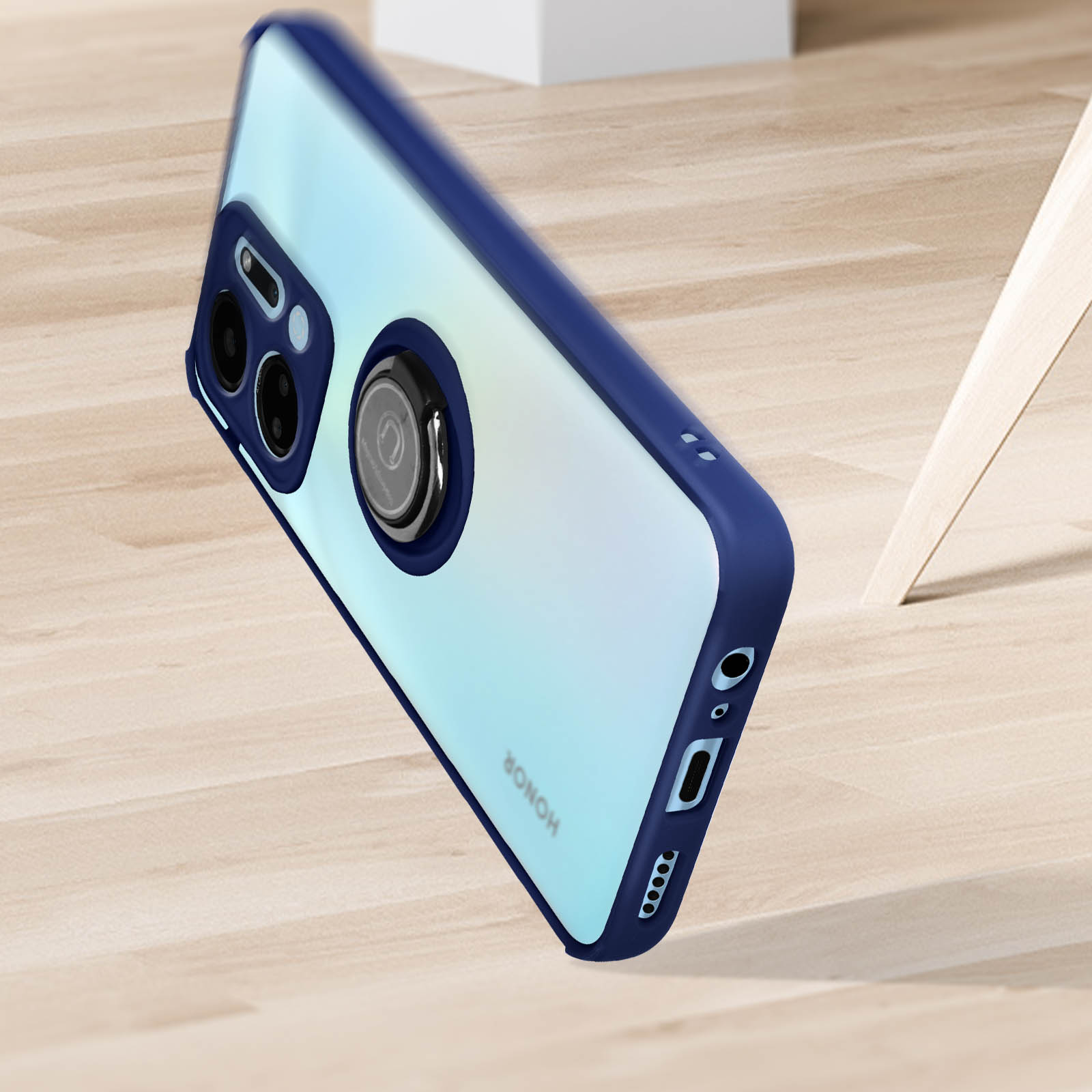Blauwe telefoonhoes met een ringhouder, die een telefoon op een houten oppervlak toont met een vage achtergrond.
