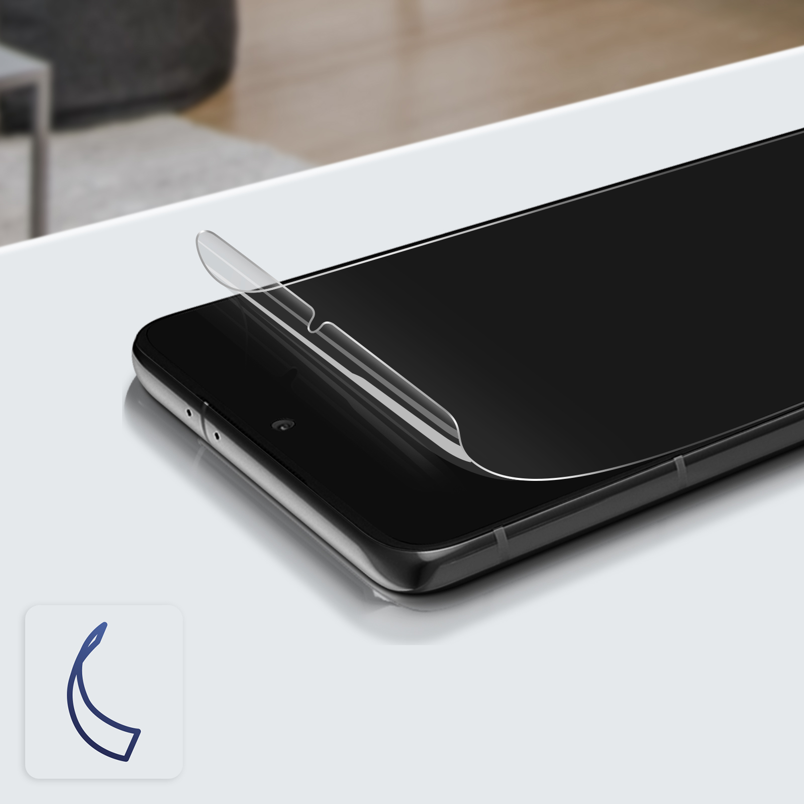 Telefono con protezione schermo in applicazione. Schermo nero, protezione trasparente.