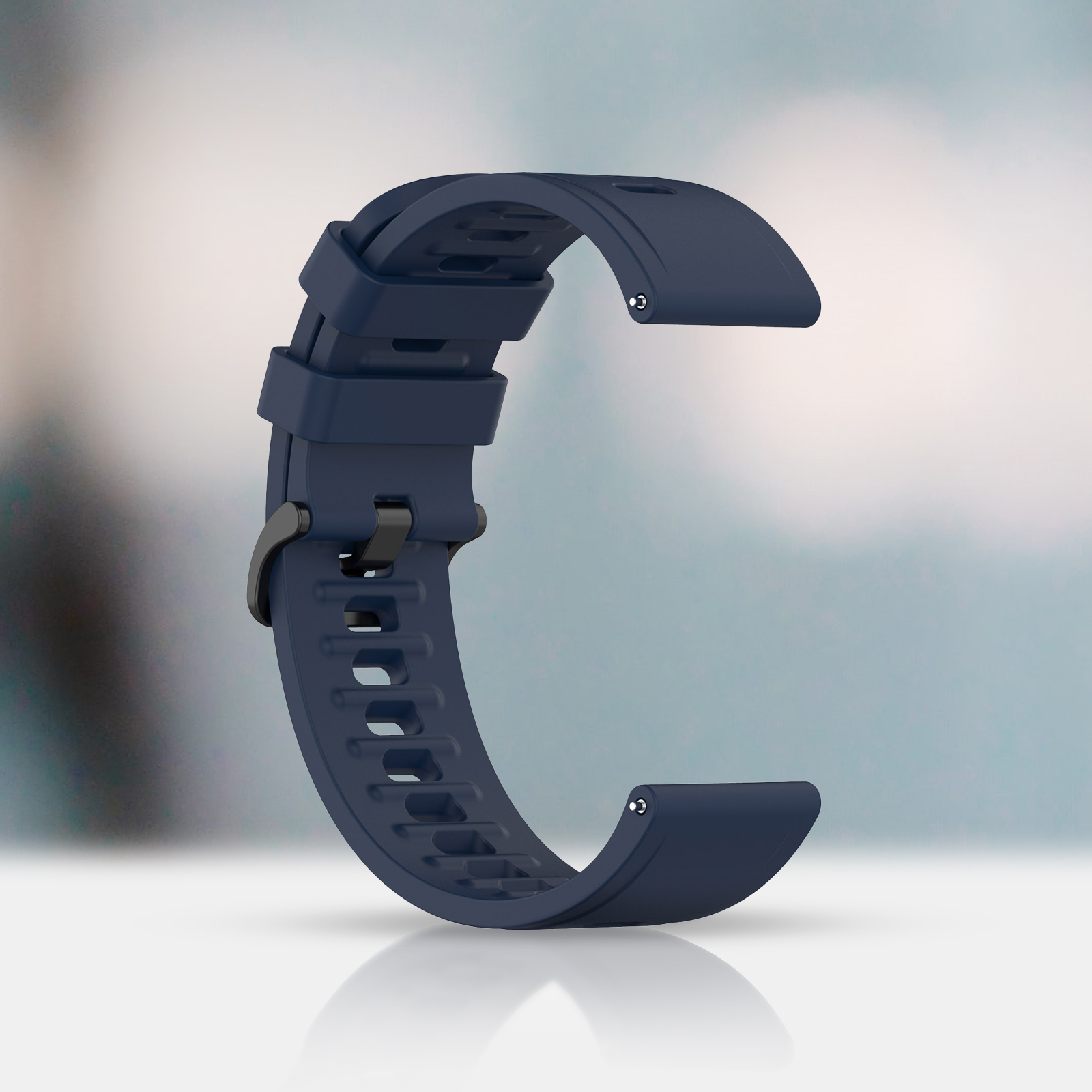 Correa de reloj azul oscuro. Forma curvada. Hebilla negra. Fondo claro.
