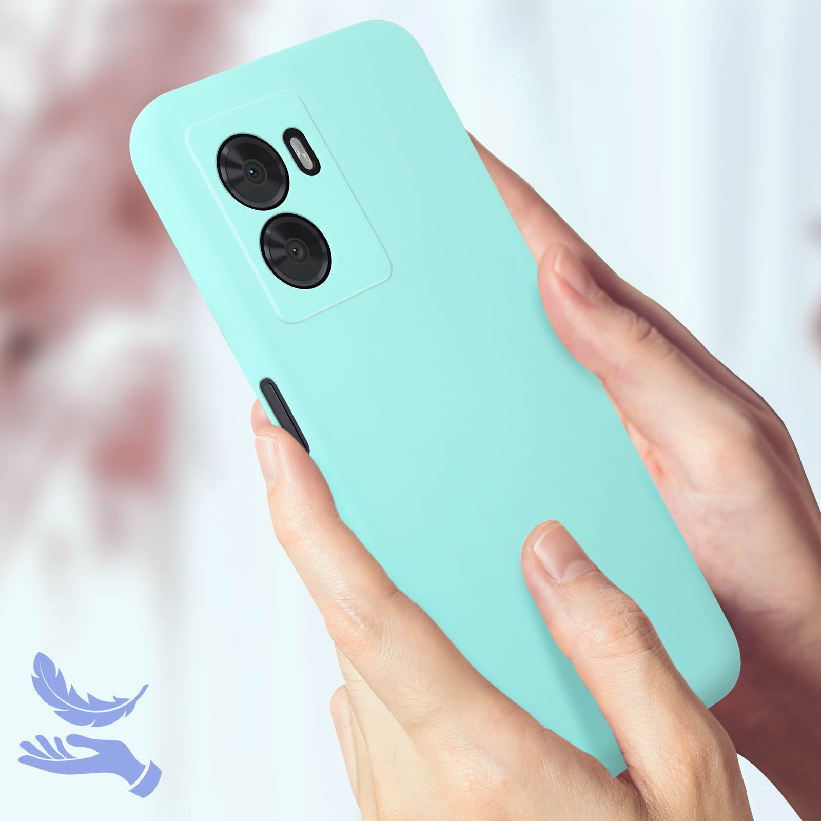 Una persona tiene in mano una custodia per telefono azzurra. La custodia ha due fotocamere e un pulsante.