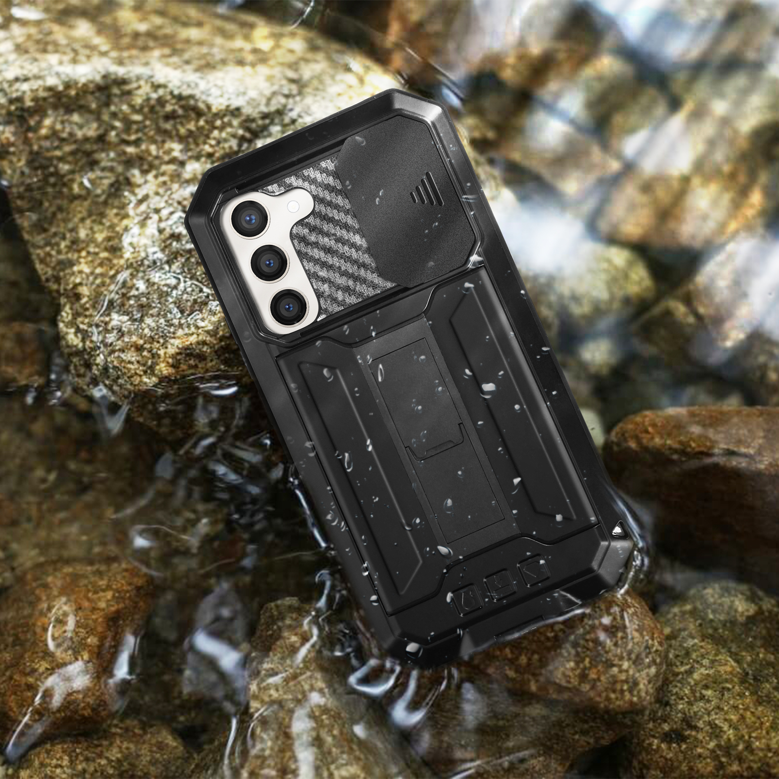 Schwarze Handyhülle mit robustem Design im Wasser. Das Telefon hat eine Kamera.