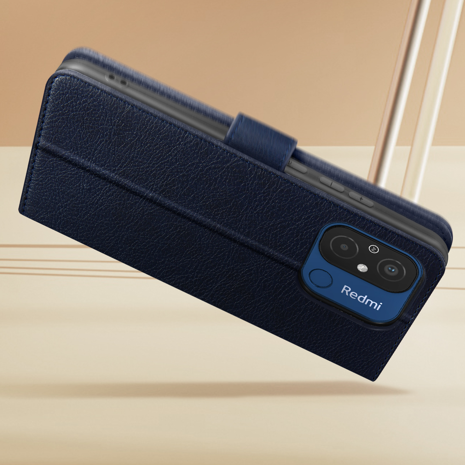 Custodia blu per telefono, telefono all'interno. Il telefono ha due fotocamere. Logo Redmi visibile. Sfondo bianco.