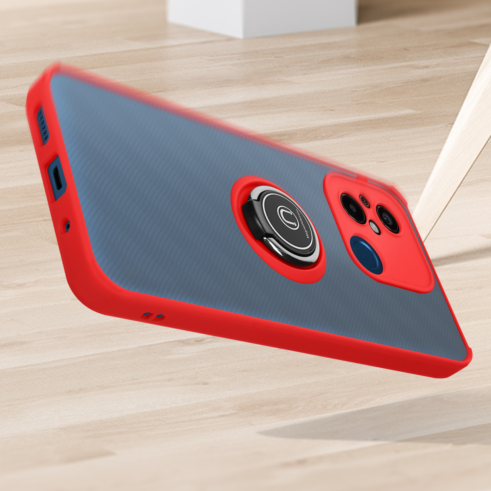 Custodia per telefono rossa e blu con anello argentato. Il telefono è su legno.