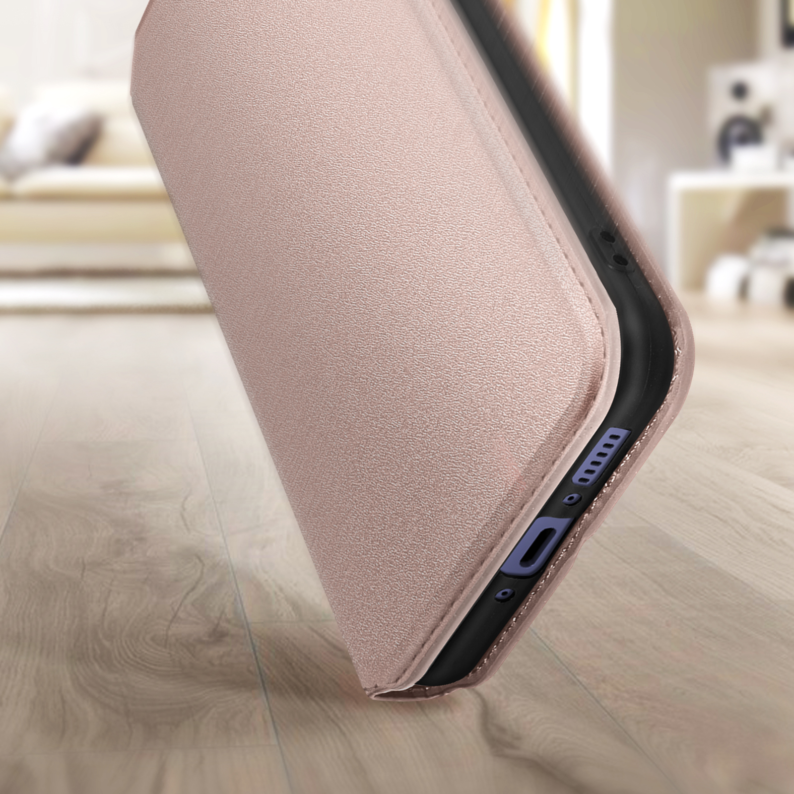 Primo piano di una custodia rosa per telefono con un telefono all'interno.