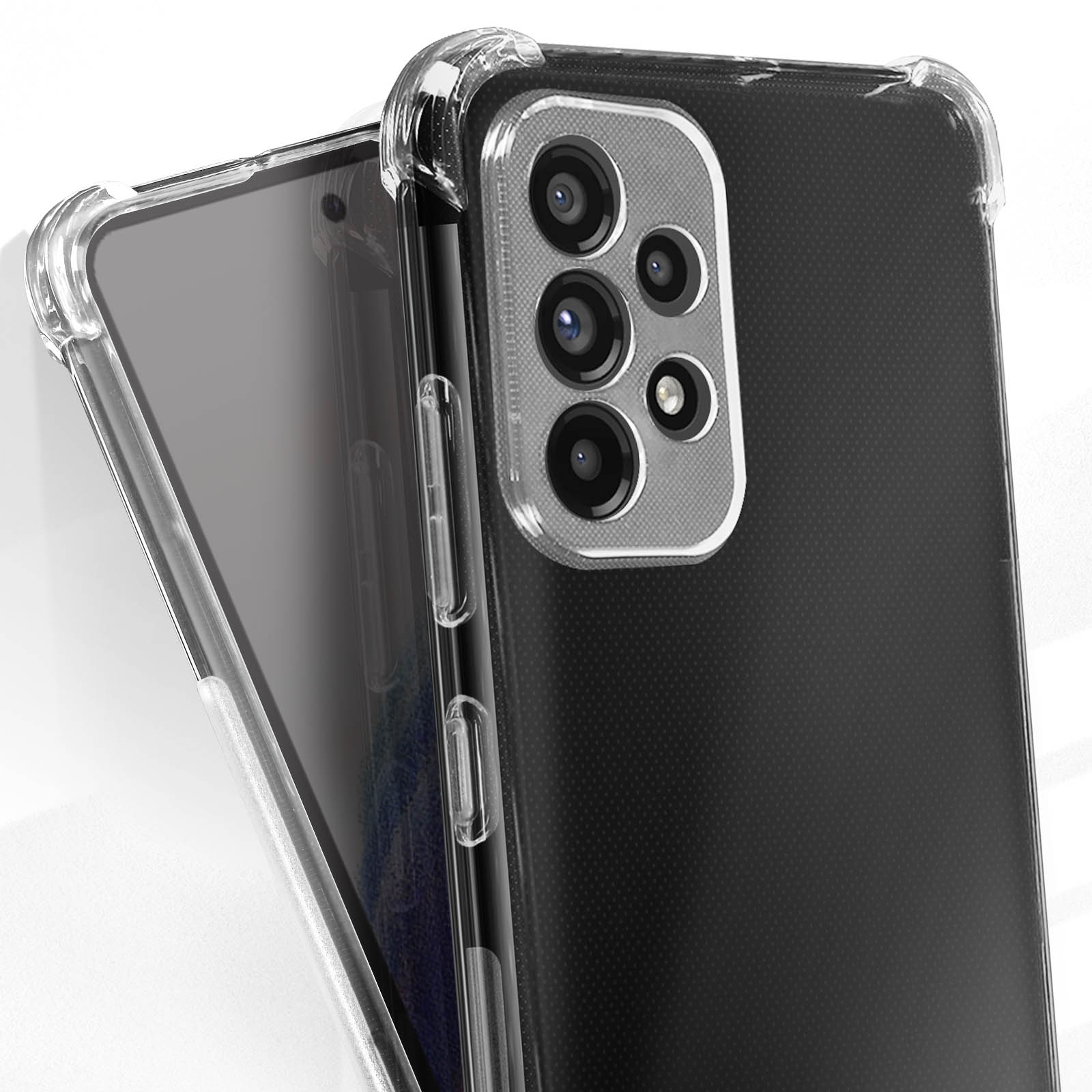 Telefono nero in una custodia trasparente. La custodia ha una protezione per la fotocamera. Sfondo sfocato.