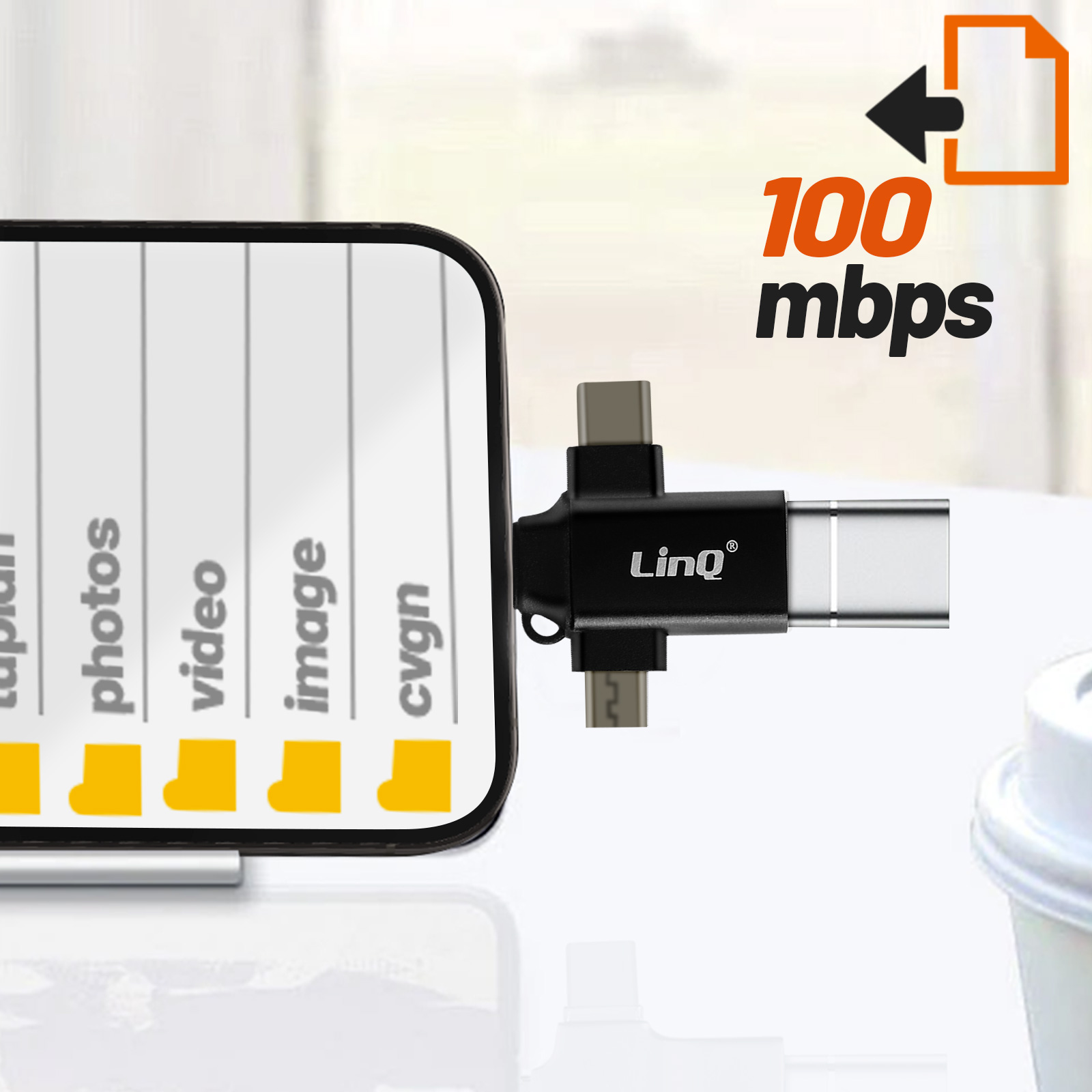 Ein Smartphone mit USB-C-Adapter liegt auf einem Tisch mit Ordnersymbol und Geschwindigkeitsanzeige.