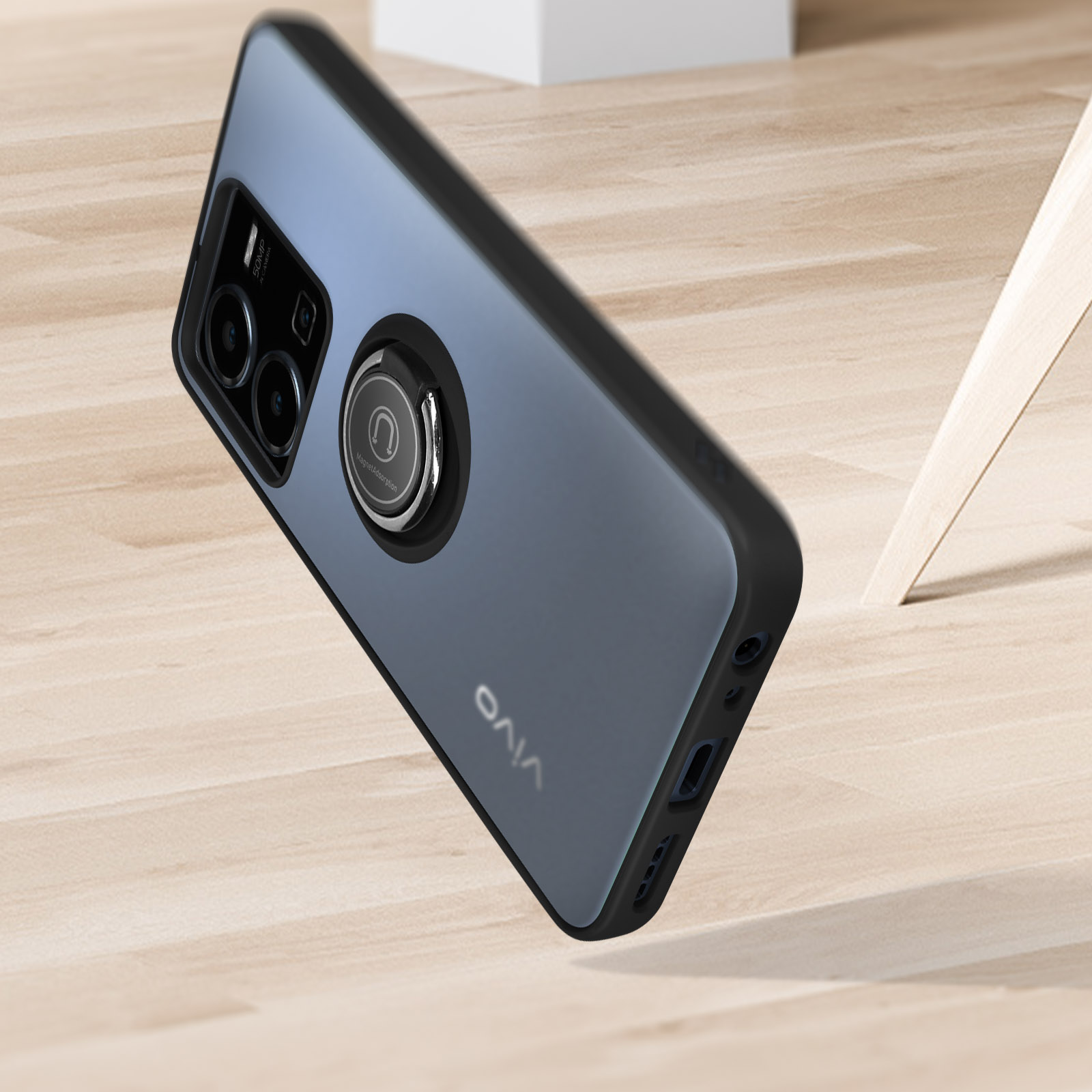 Une coque de téléphone avec un cadre noir, un dos bleu et un support de bague argenté. Le logo VIVO est visible.