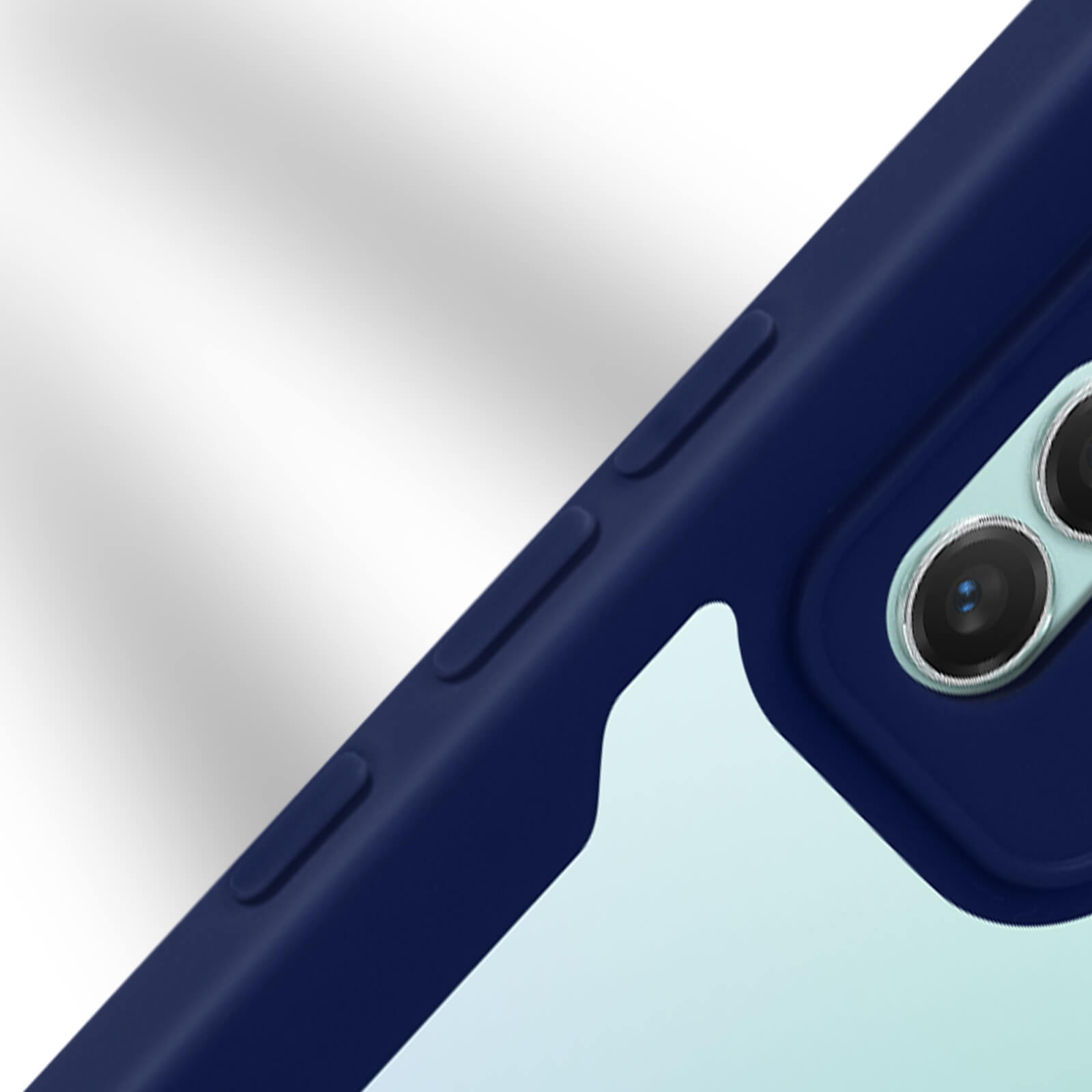 Gros plan sur une coque de téléphone bleu foncé avec des boutons et des lentilles de caméra visibles. Le fond est flou.