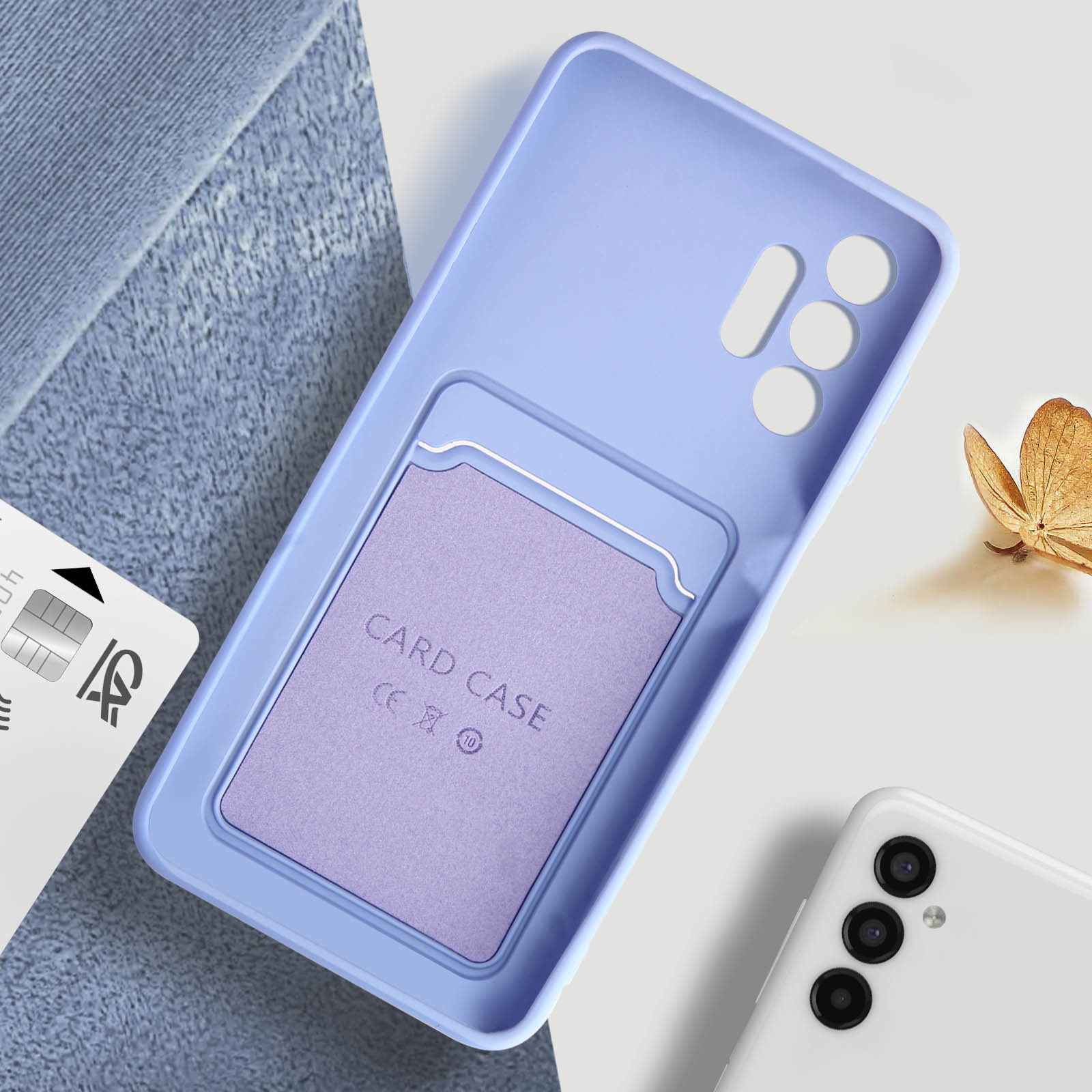 Custodia per telefono lilla con porta carte. Lo sfondo è bianco.