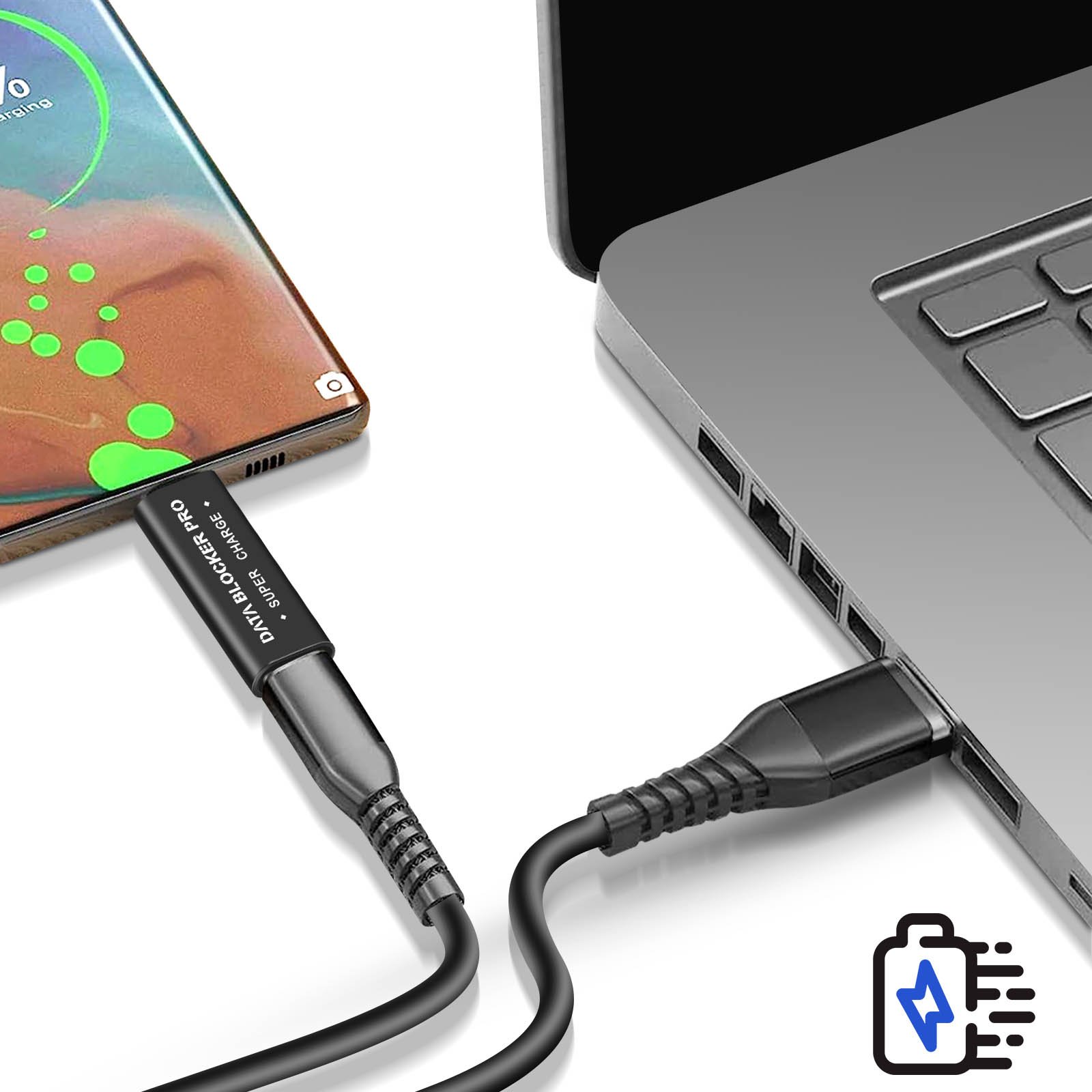 Cavo di ricarica nero collegato a laptop e telefono. Logo Super Charge sul cavo.