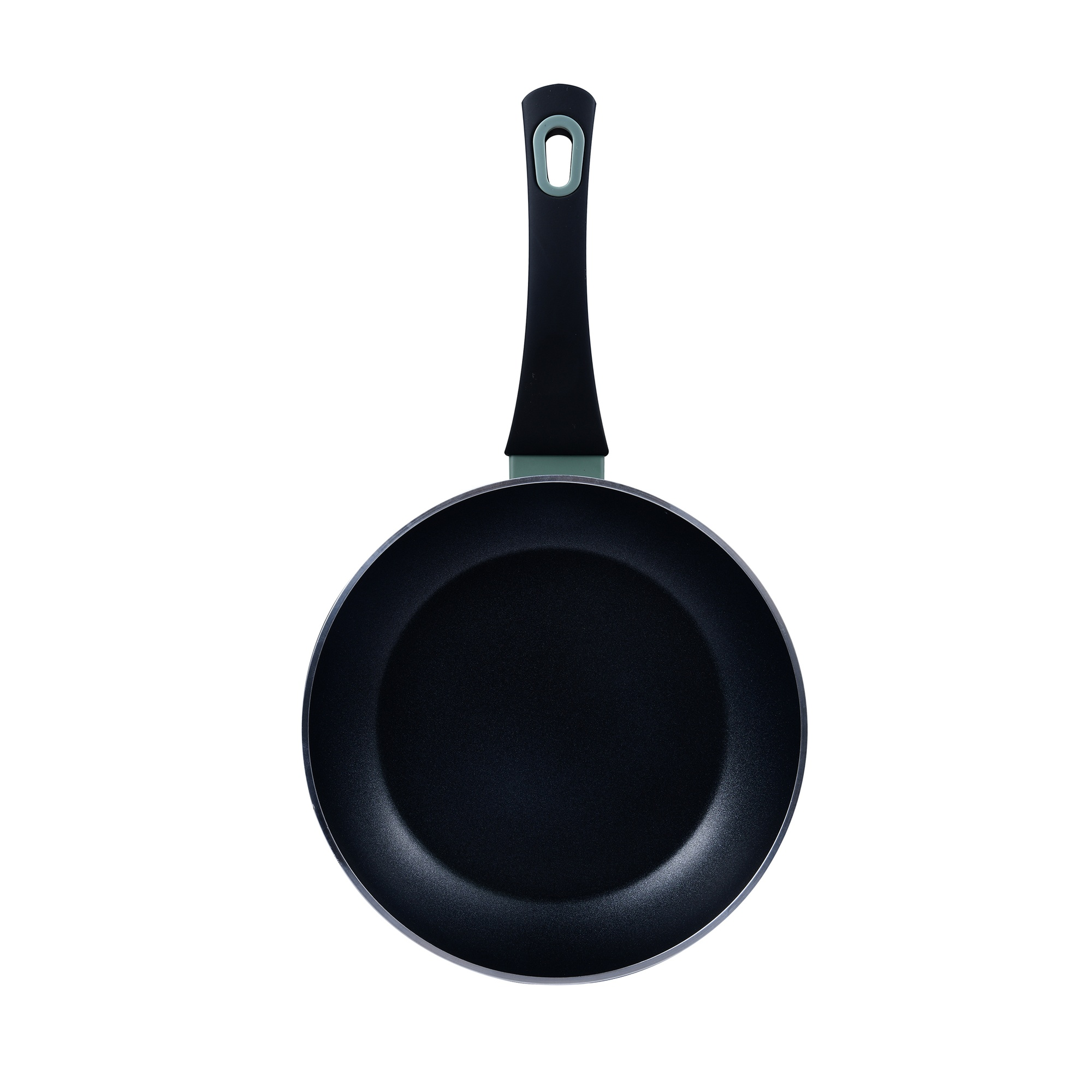Sartén negra con mango negro. Fondo blanco.