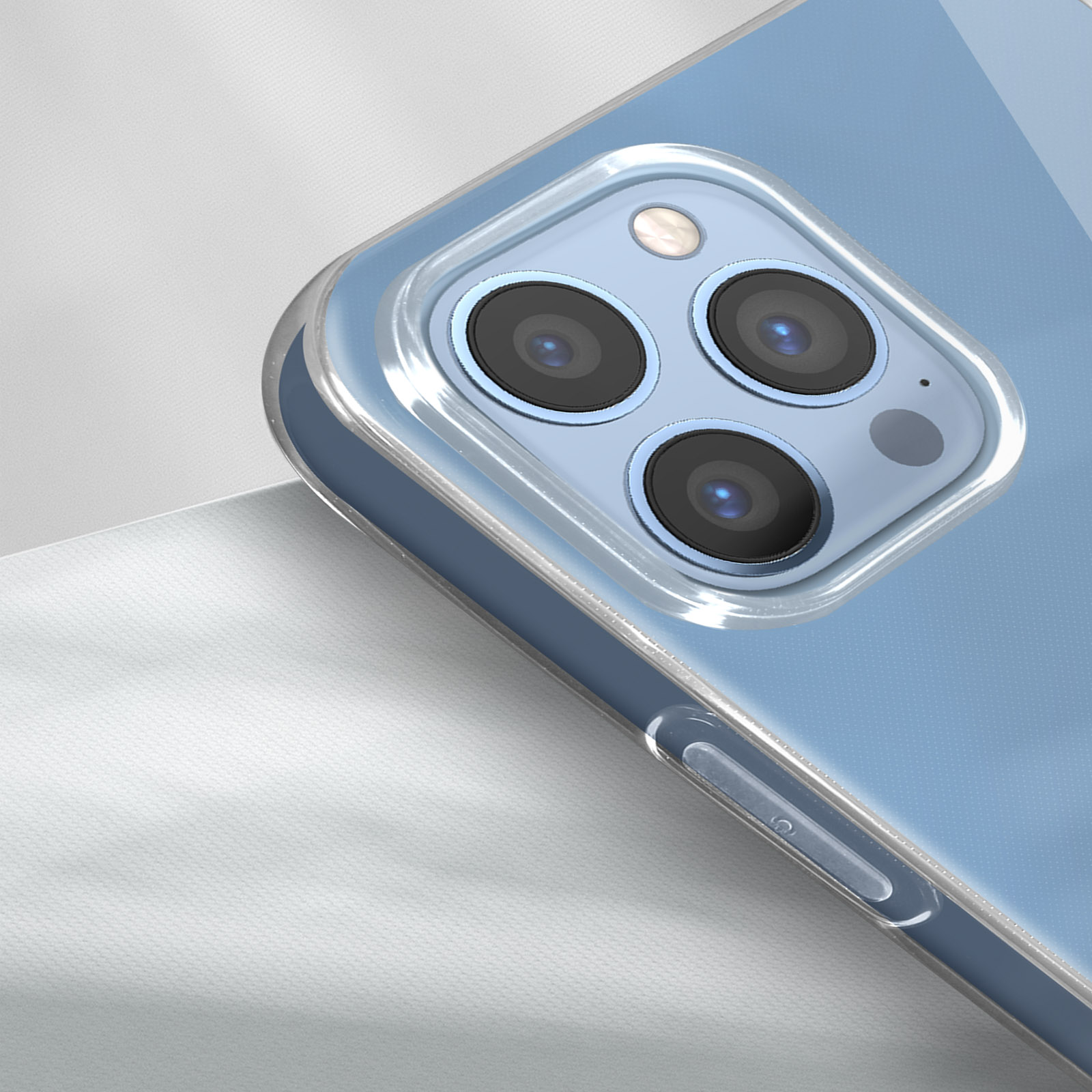 Telefono con custodia blu. Il telefono ha un rigonfiamento della fotocamera e la custodia è trasparente.