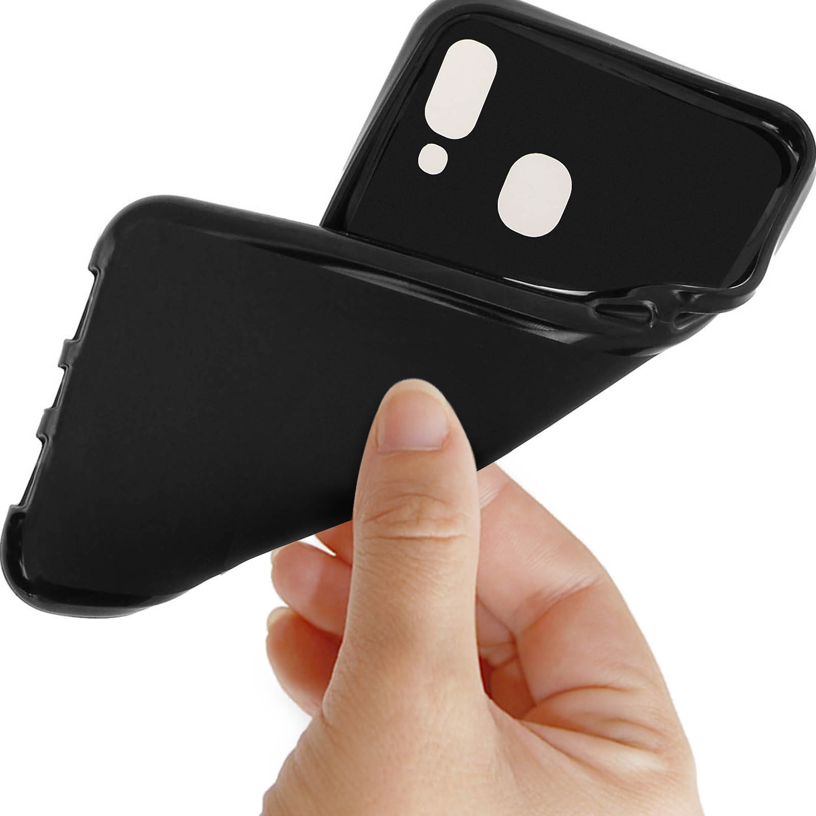 Hand die een zwarte telefoonhoes vasthoudt, met de binnenkant en de achterkant van de telefoon.