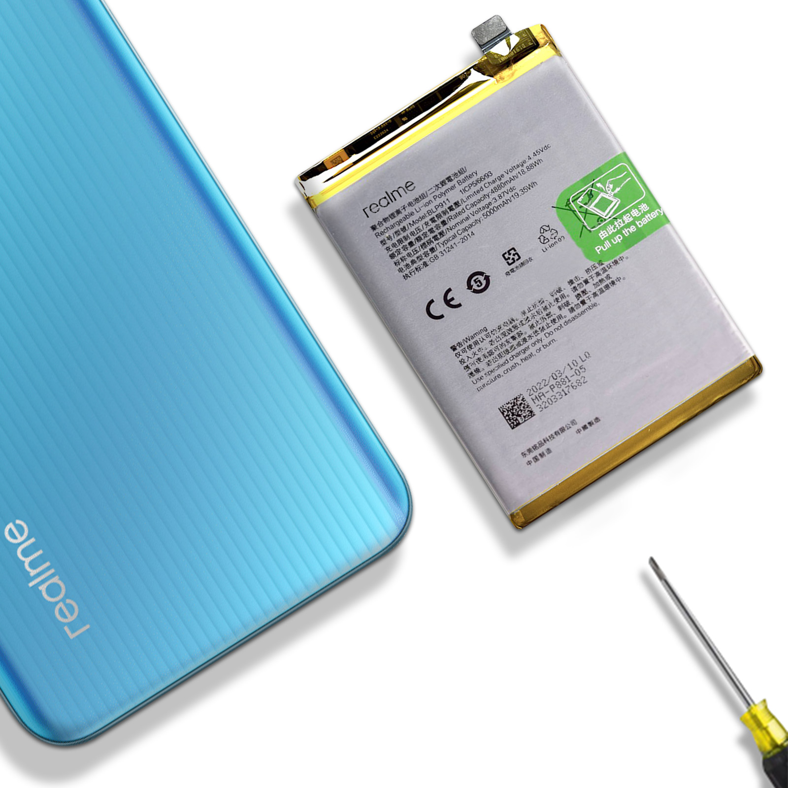 Teléfono azul junto a una batería con etiqueta. Un destornillador también está en la superficie blanca.