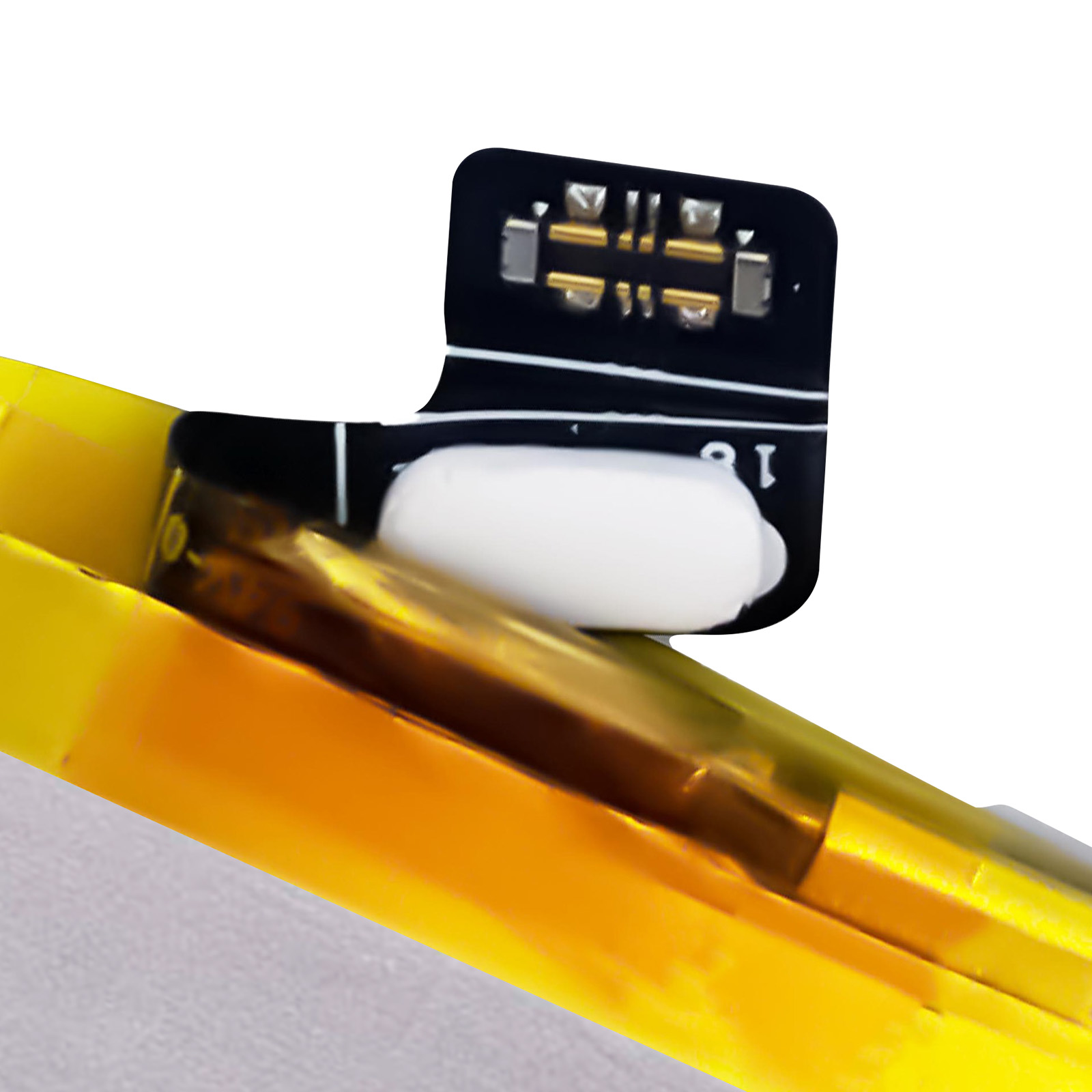 Primer plano de un conector de batería, color amarillo y negro.