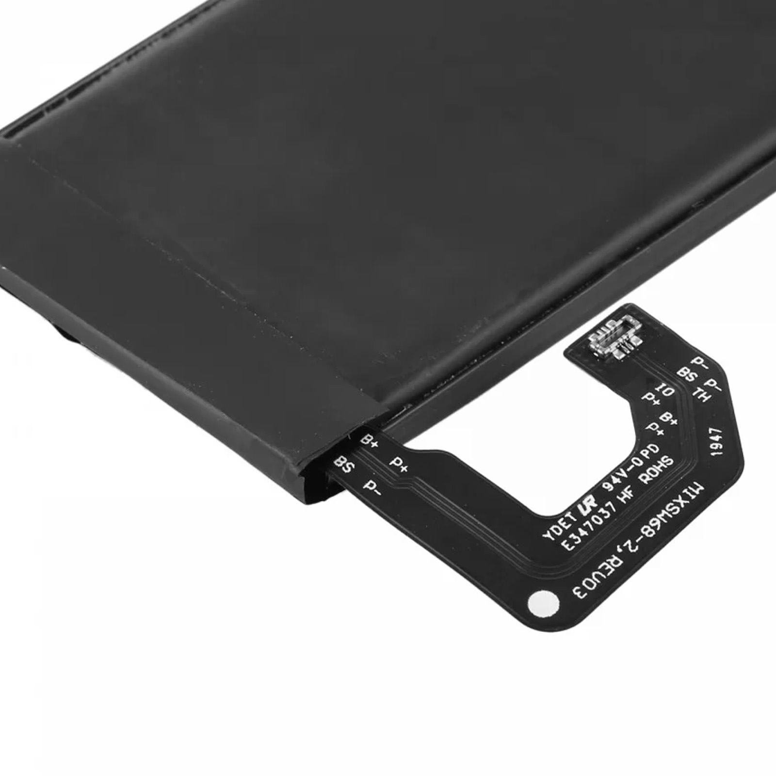 Primer plano de una placa de circuito de batería de teléfono.