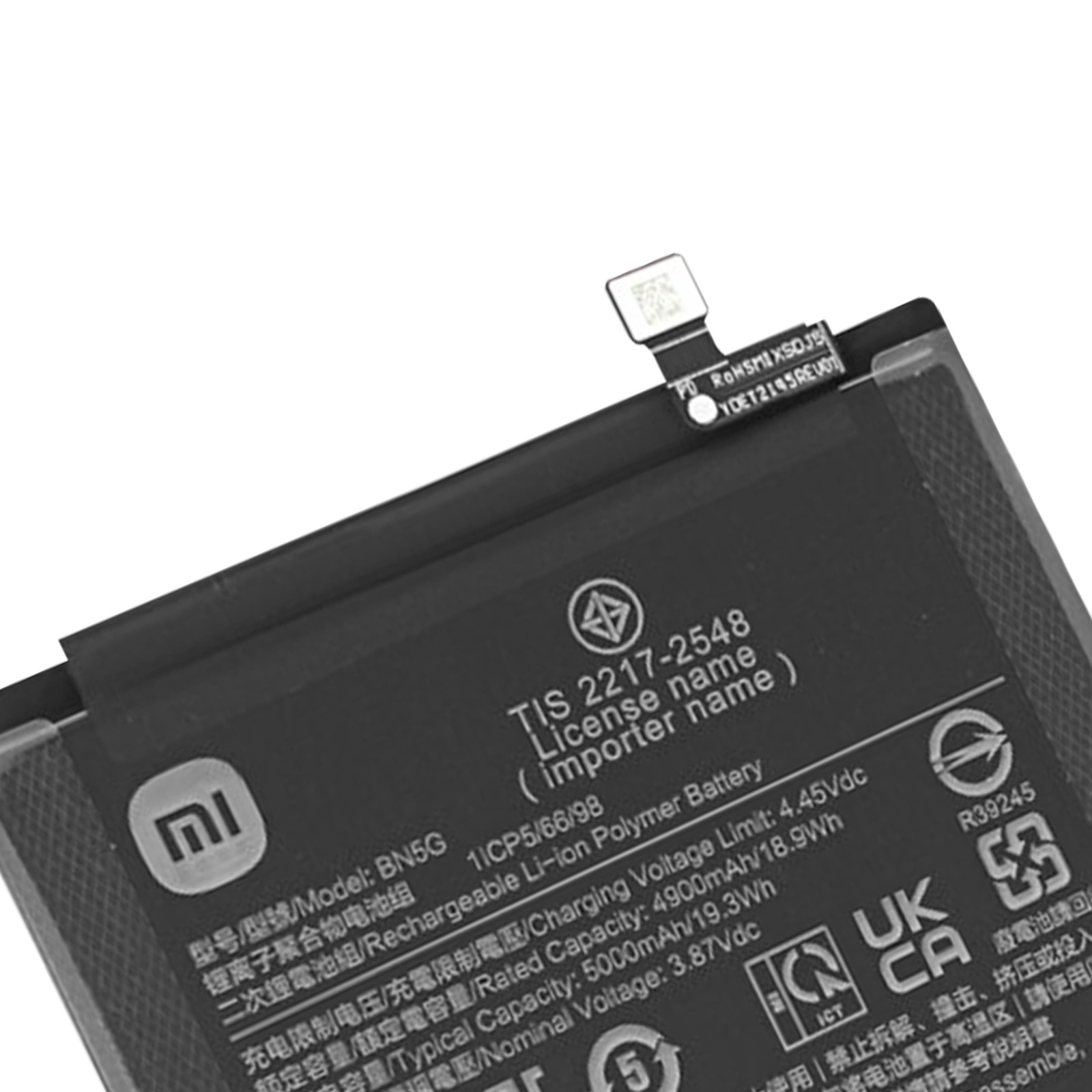 Batteria del telefono Xiaomi nera con testo, codice QR e connettore, sfondo bianco.