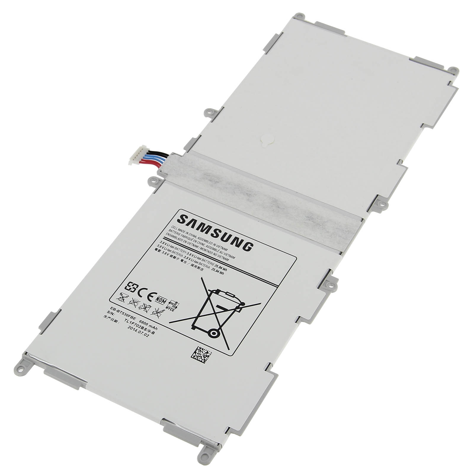 Ein Samsung Tablet-Akku ist geöffnet. Das Etikett ist nach oben gerichtet. Es liegt auf einer weißen Oberfläche.