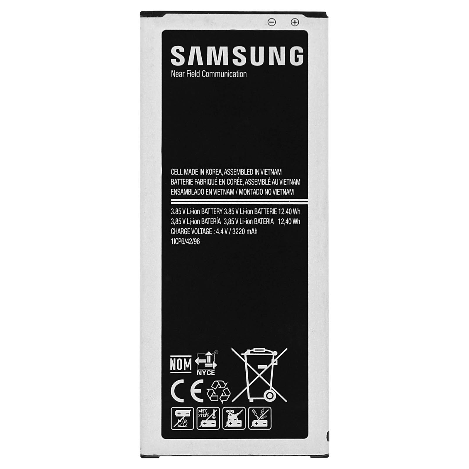 Una batteria Samsung rettangolare con etichette. Ha un design in bianco e nero con testo.