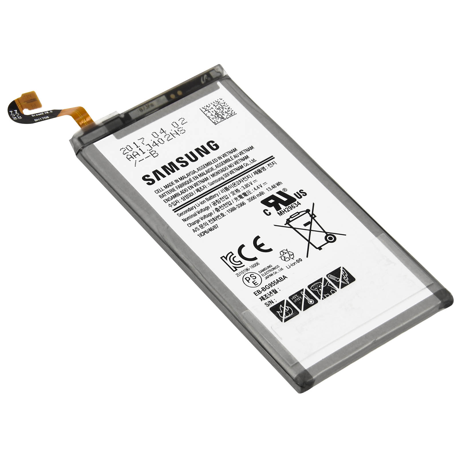 Eine Telefonbatterie mit Etiketten, die die Oberseite auf weißem Hintergrund zeigt.