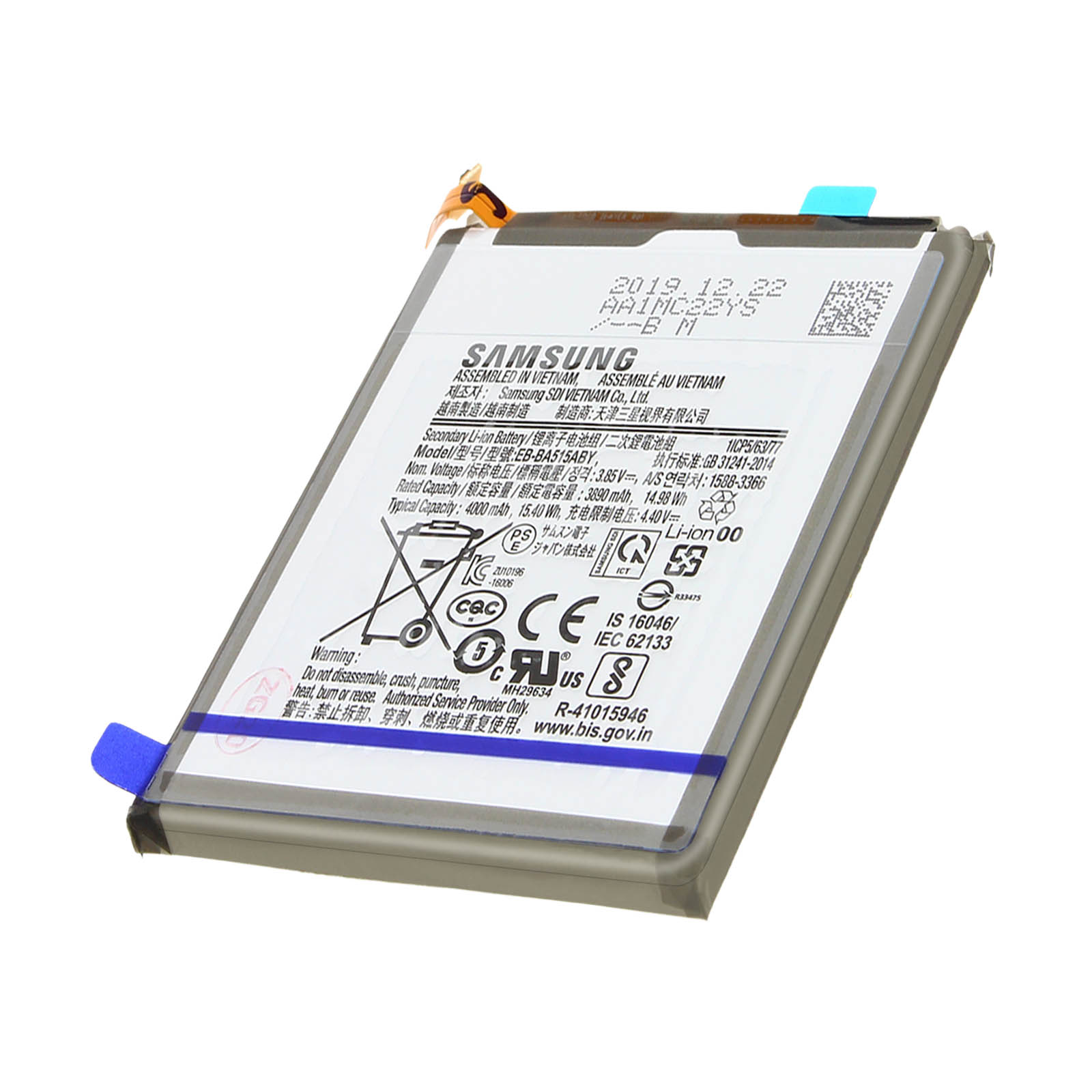 Batteria del telefono Samsung con testo, simboli di sicurezza e data di produzione su sfondo bianco.