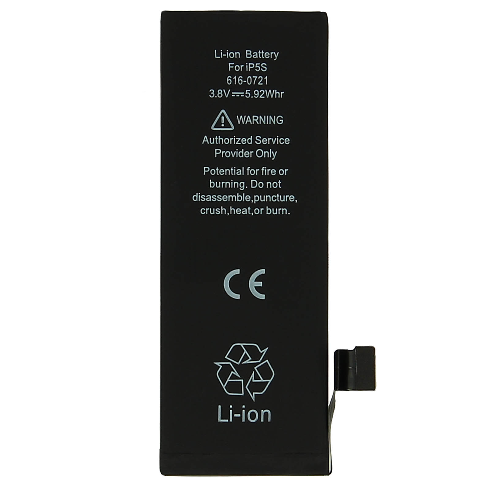 Batteria Li-ion nera con etichette di avvertimento e testo. La batteria è rettangolare. È su uno sfondo bianco.