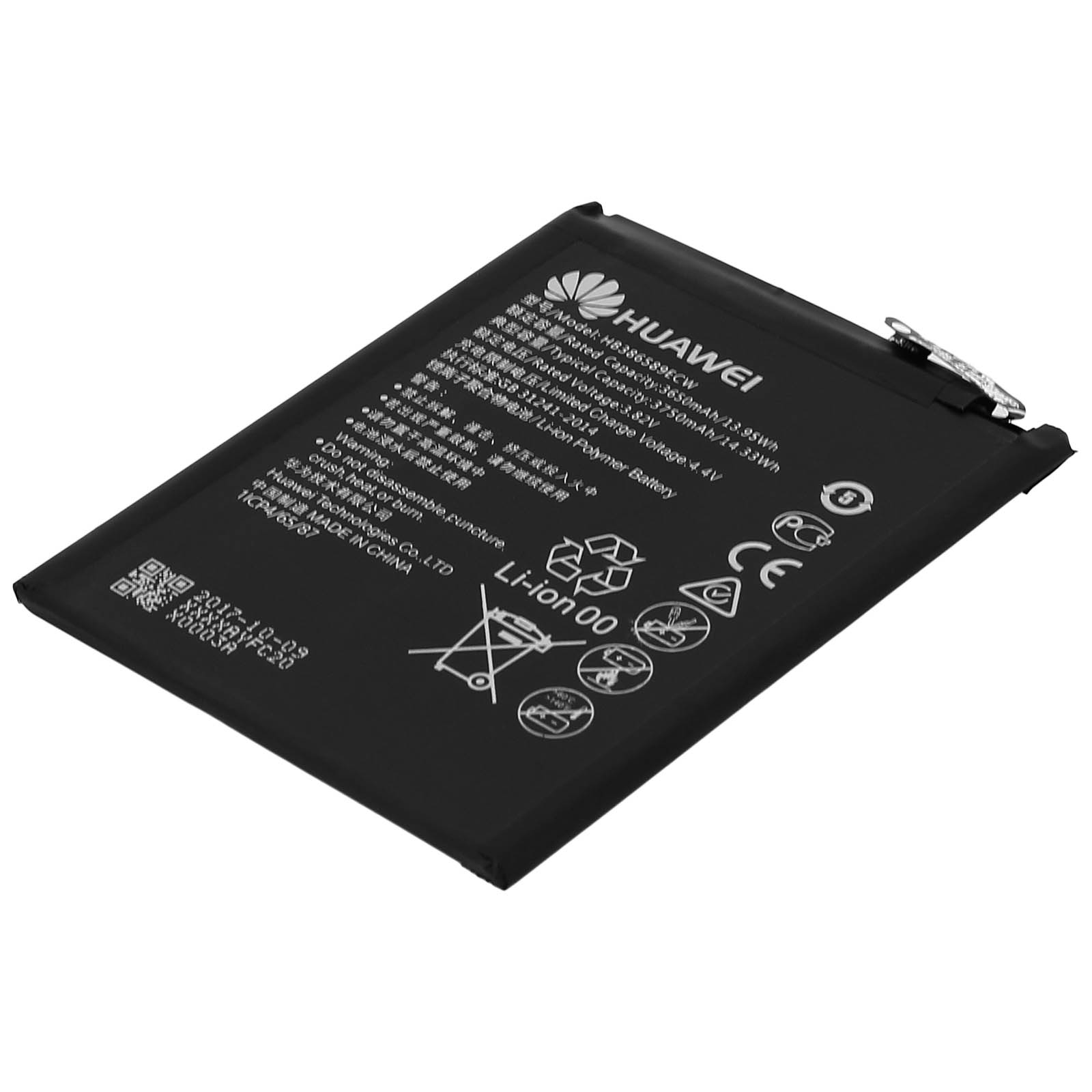 Batteria del telefono nera con testo e logo Huawei. La batteria è su una superficie bianca.