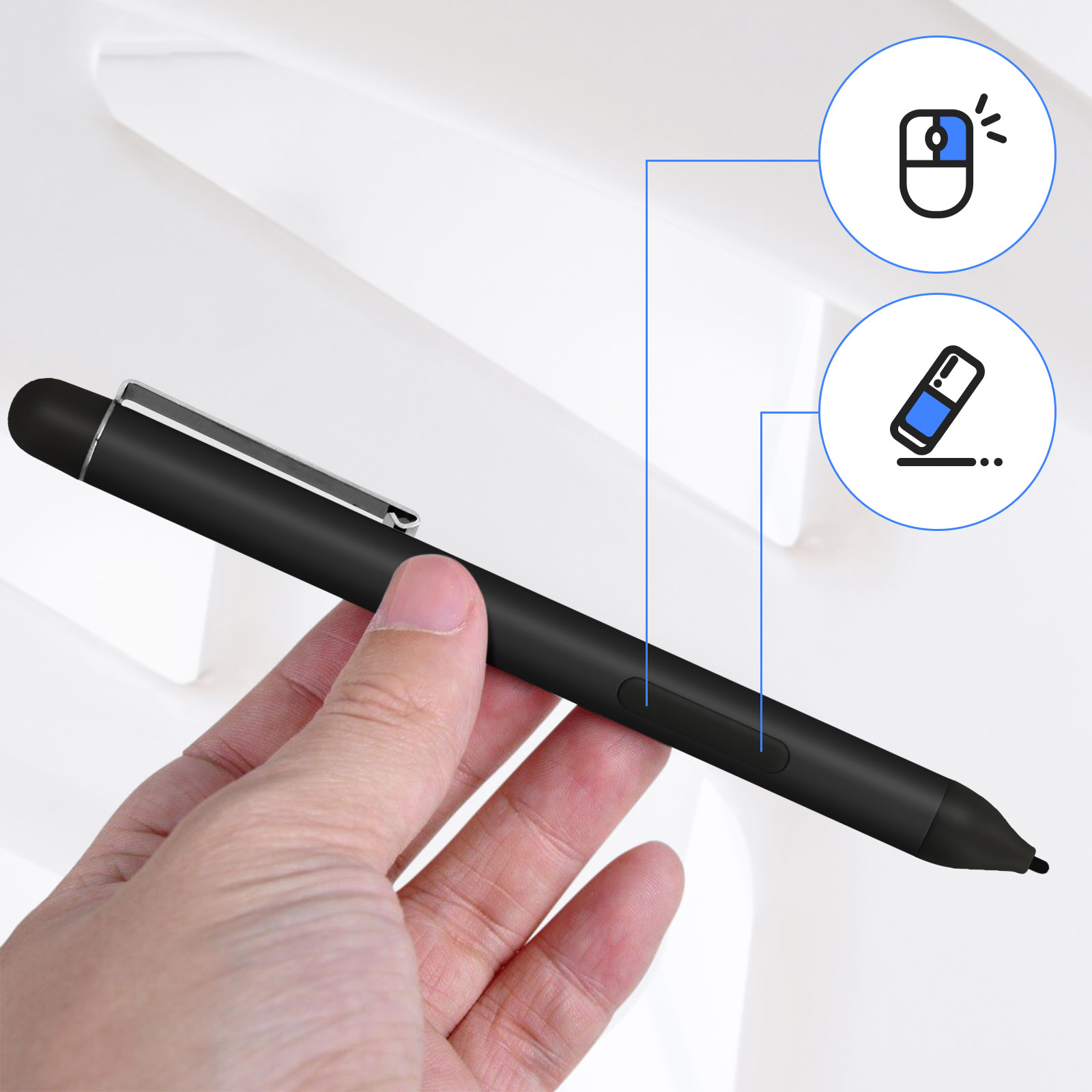 Schwarzer Stylus-Stift mit Clip. Der Stift wird in einer Hand gehalten. Blaue Symbole im Hintergrund.