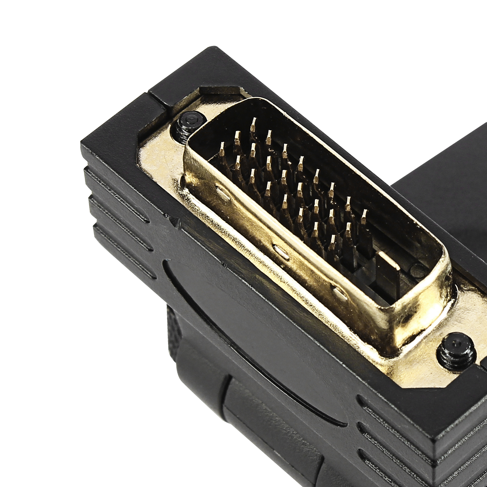 Primo piano di un connettore DVI-D nero e oro su un alloggiamento di plastica nera.
