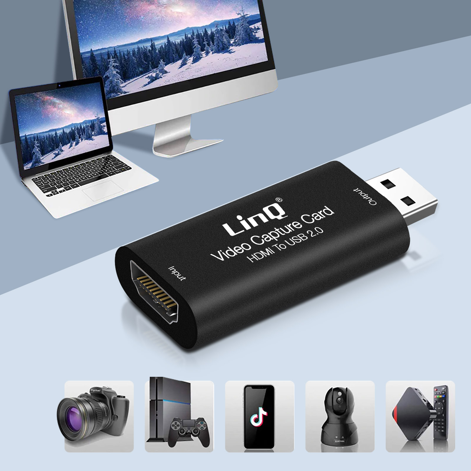 Una scheda di acquisizione video nera con porte HDMI e USB. Vari dispositivi elettronici sono sullo sfondo.