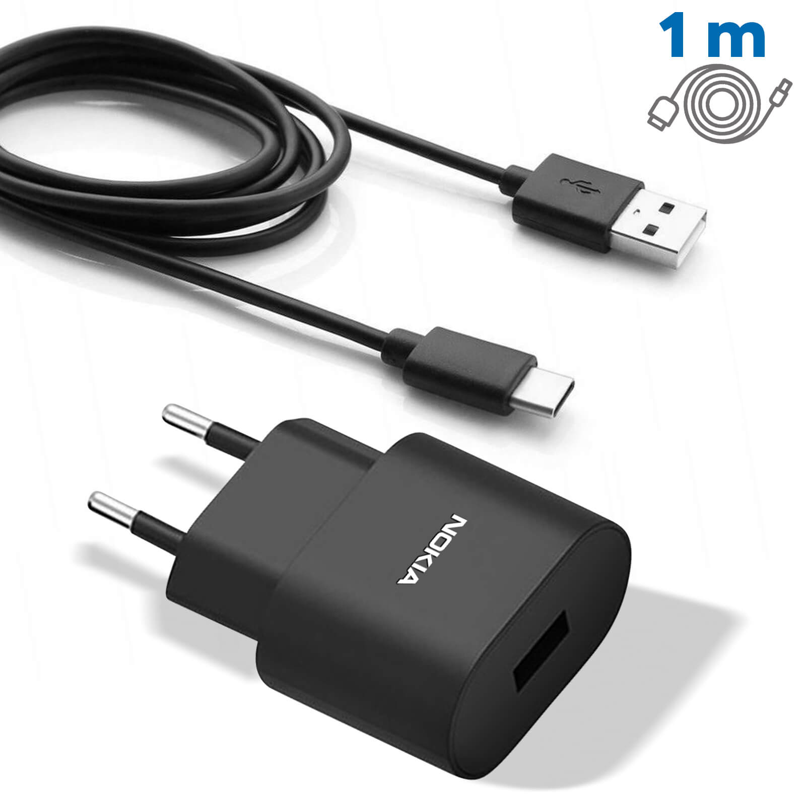 Chargeur Nokia noir avec câbles USB et USB-C. Fond blanc.
